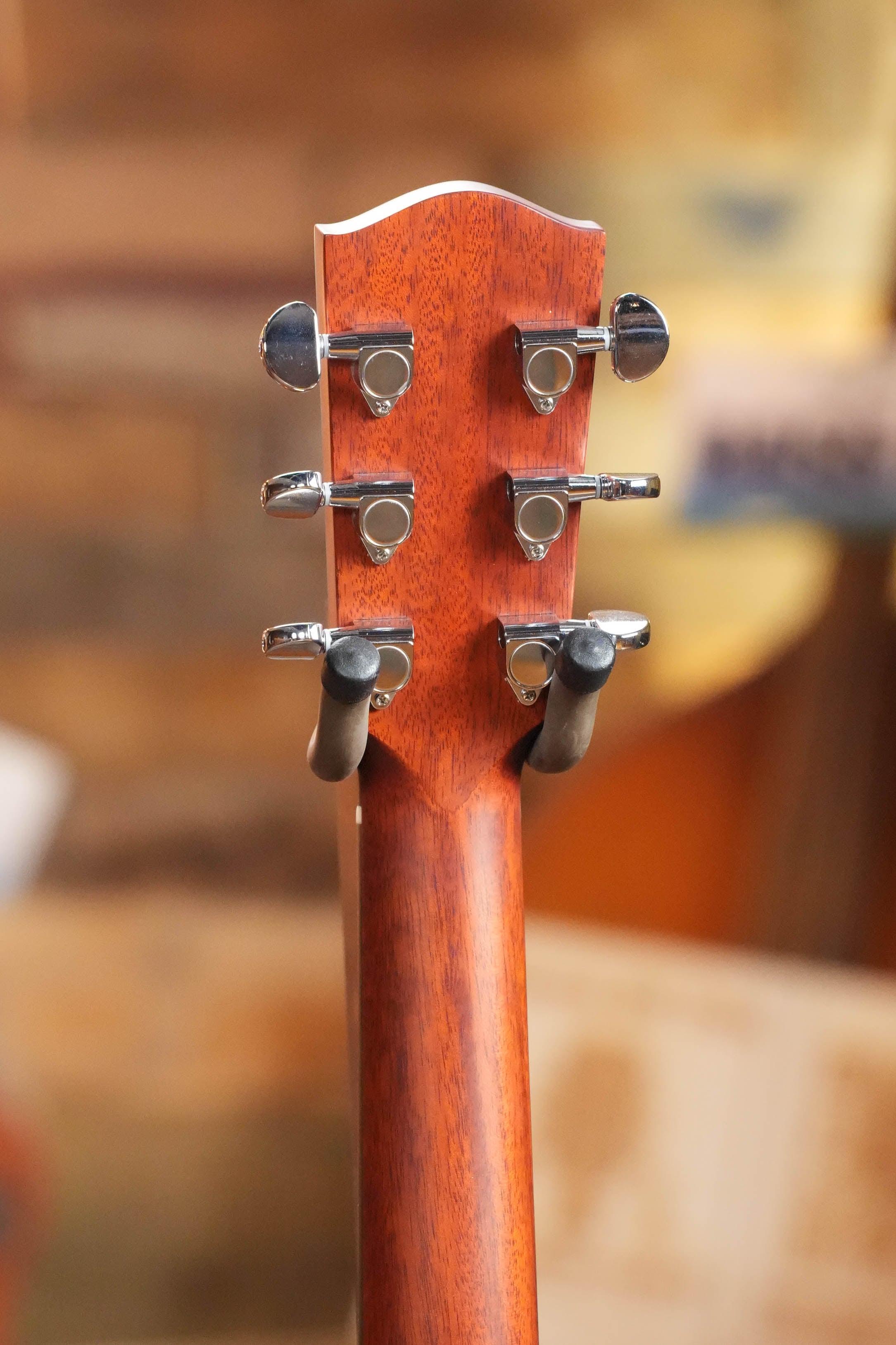 Eastman AC122-2CE-DLX-SB Cedar/Sapele Sunburst Cutaway Grand Auditorium Guitar w/Fishman Pickup #3693