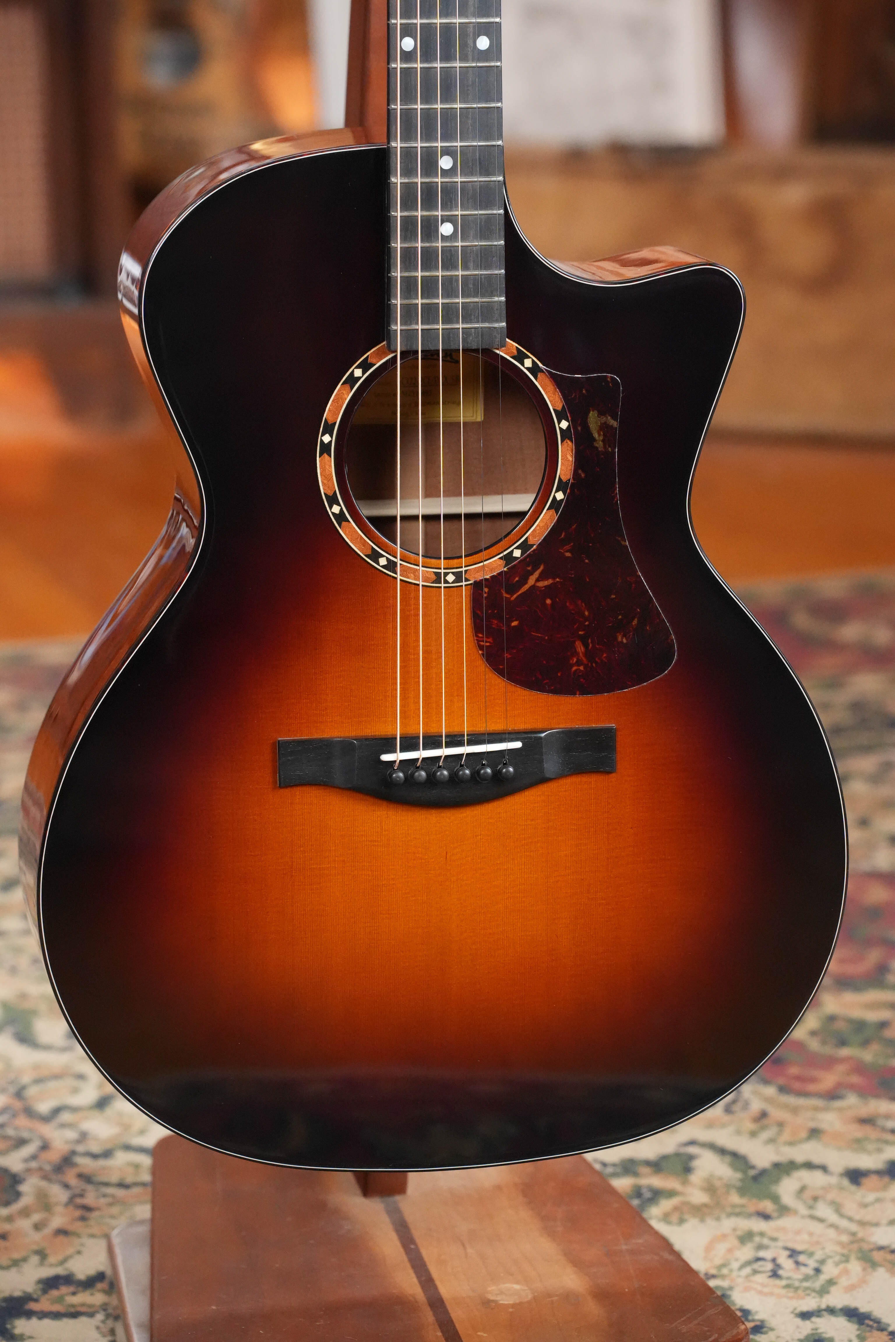 Eastman AC122-2CE-DLX-SB Cedar/Sapele Sunburst Cutaway Grand Auditorium Guitar w/Fishman Pickup #3693