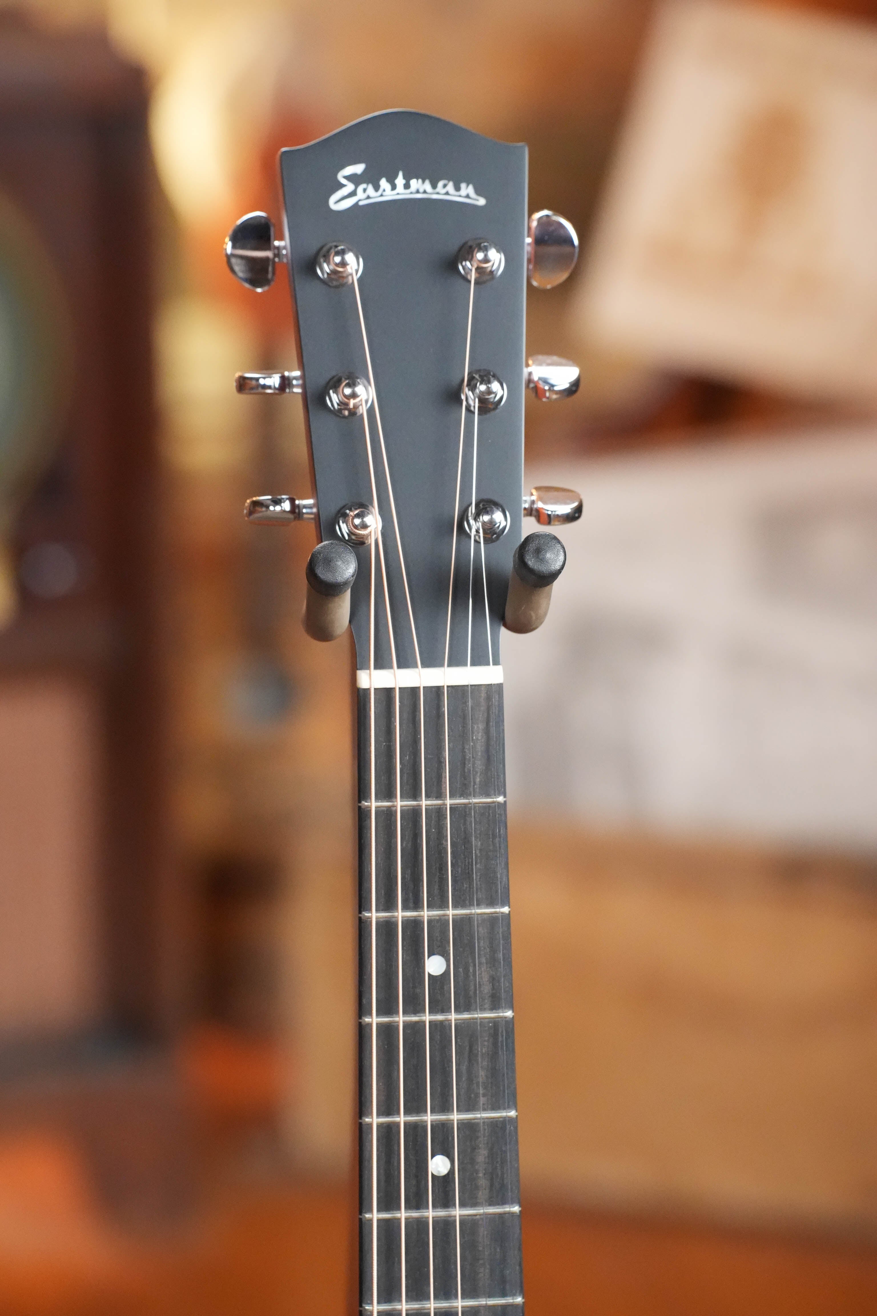 Eastman AC122-2CE-DLX-SB Cedar/Sapele Sunburst Cutaway Grand Auditorium Guitar w/Fishman Pickup #3693