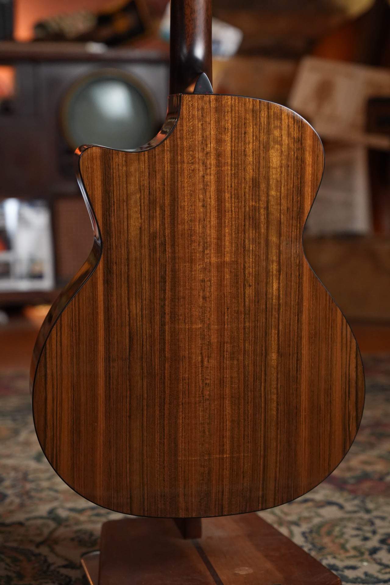 Eastman AC222CE-DLX-GB Goldburst Cutaway Grand Auditorium Guitar w/Fishman Pickup #8216