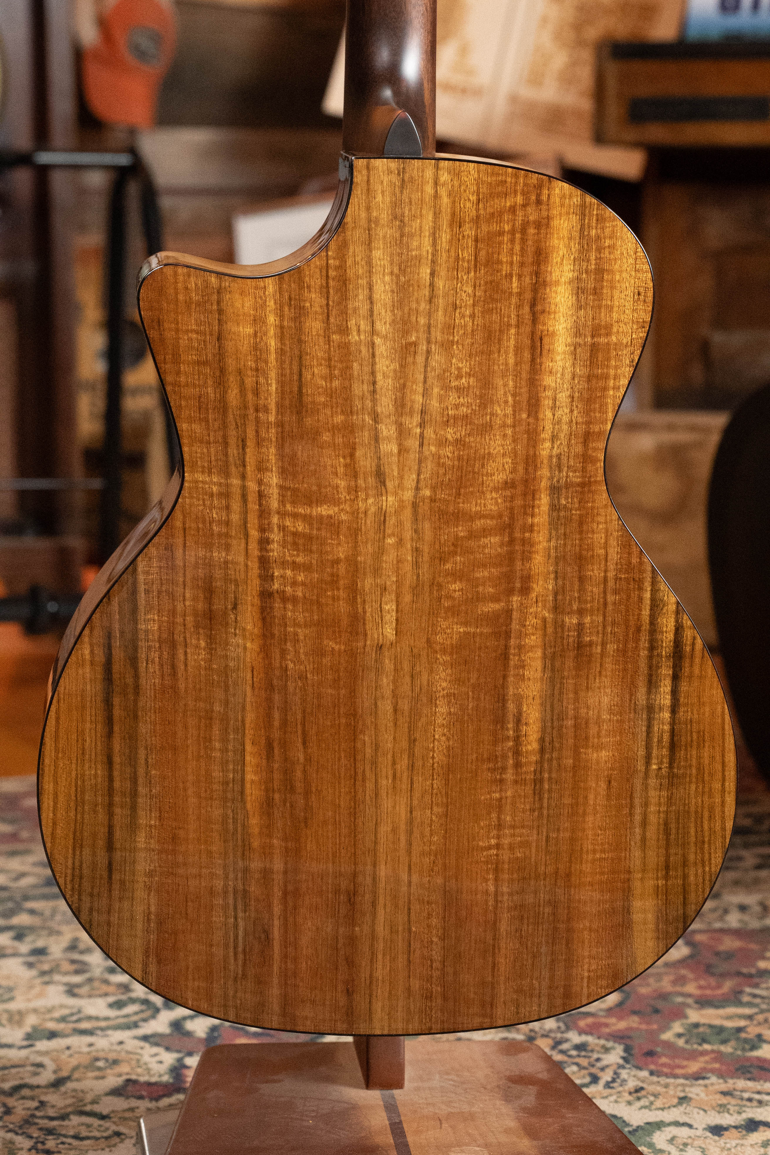 Eastman AC222CE-DLX-GB Sitka/Ovangkol Goldburst Cutaway Grand Auditorium Guitar w/Fishman Pickup #0213