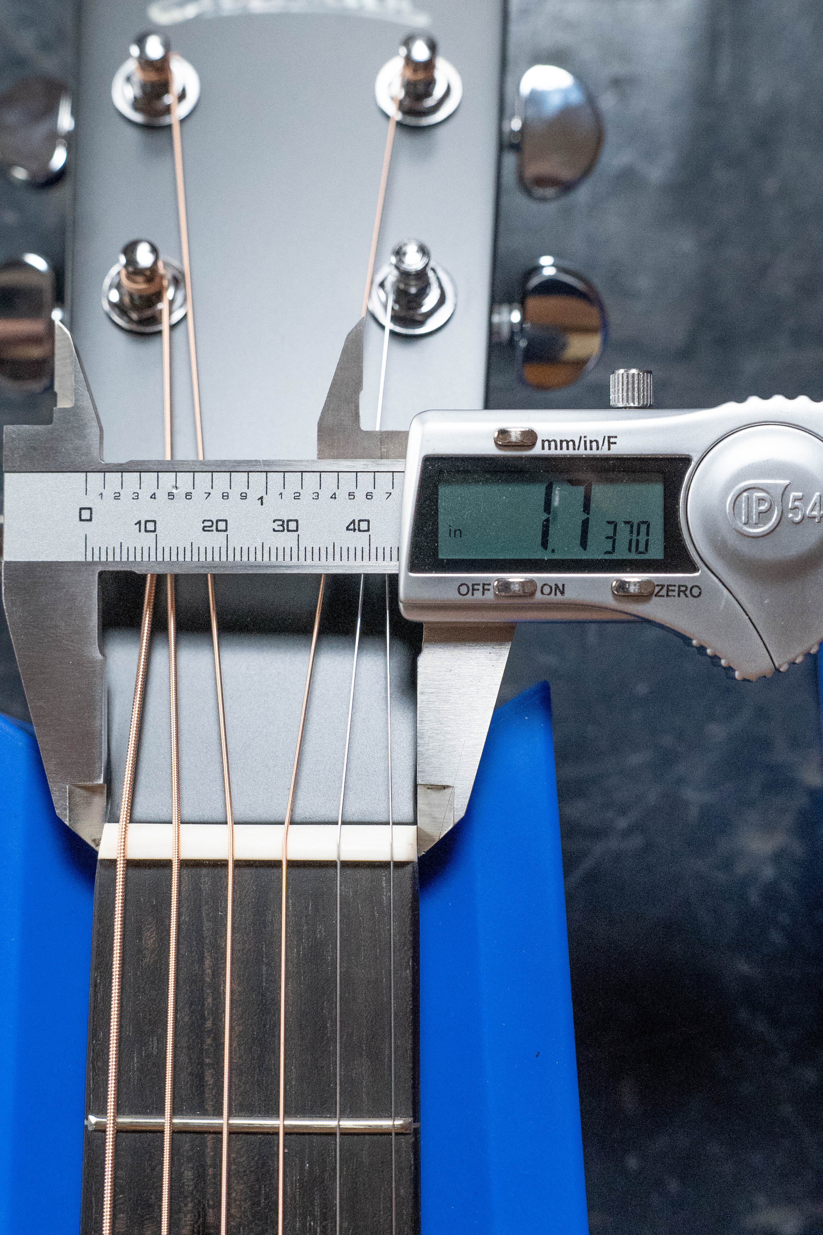 Eastman AC222CE-DLX-GB Sitka/Ovangkol Goldburst Cutaway Grand Auditorium Guitar w/Fishman Pickup #0213