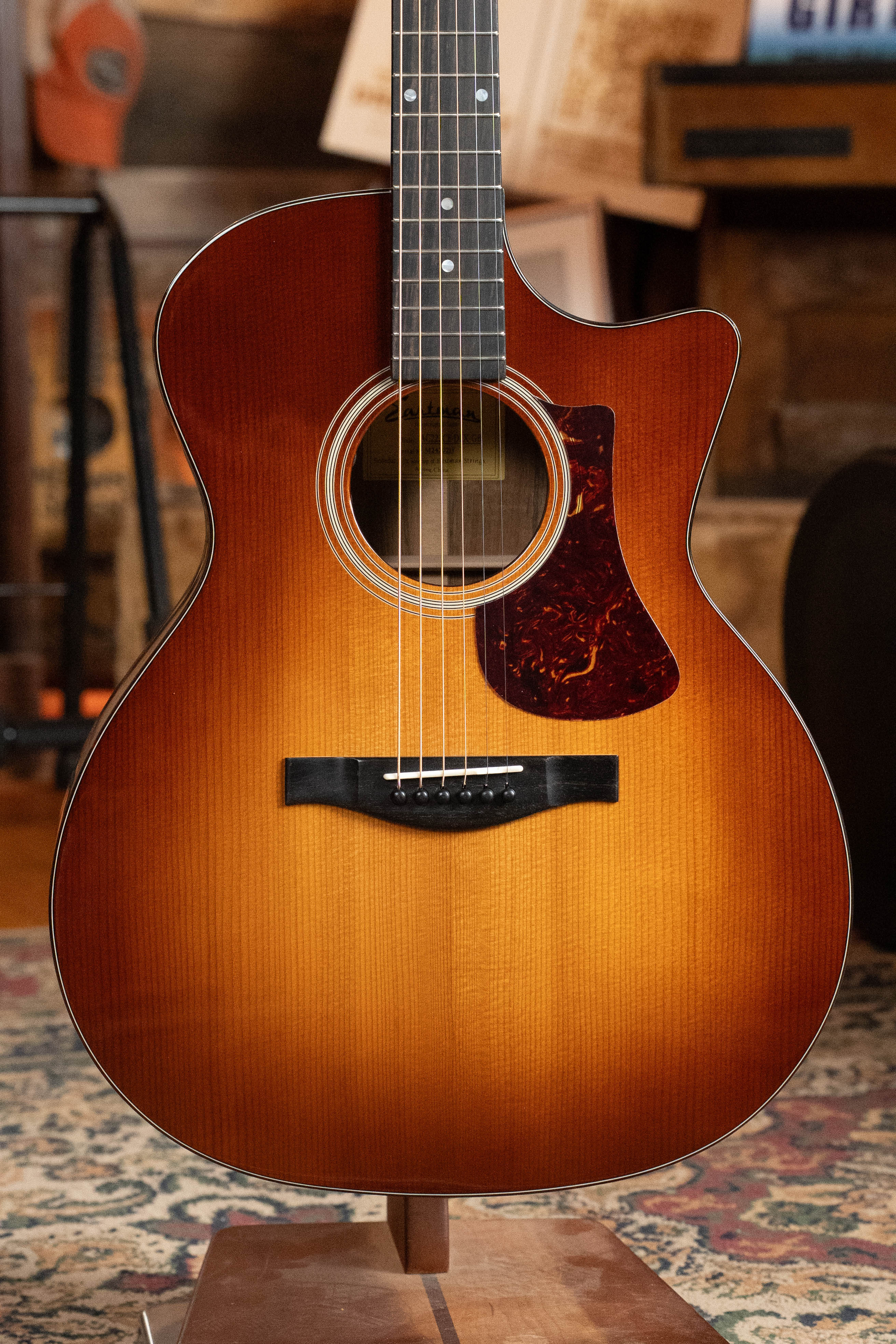 Eastman AC222CE-DLX-GB Sitka/Ovangkol Goldburst Cutaway Grand Auditorium Guitar w/Fishman Pickup #0213