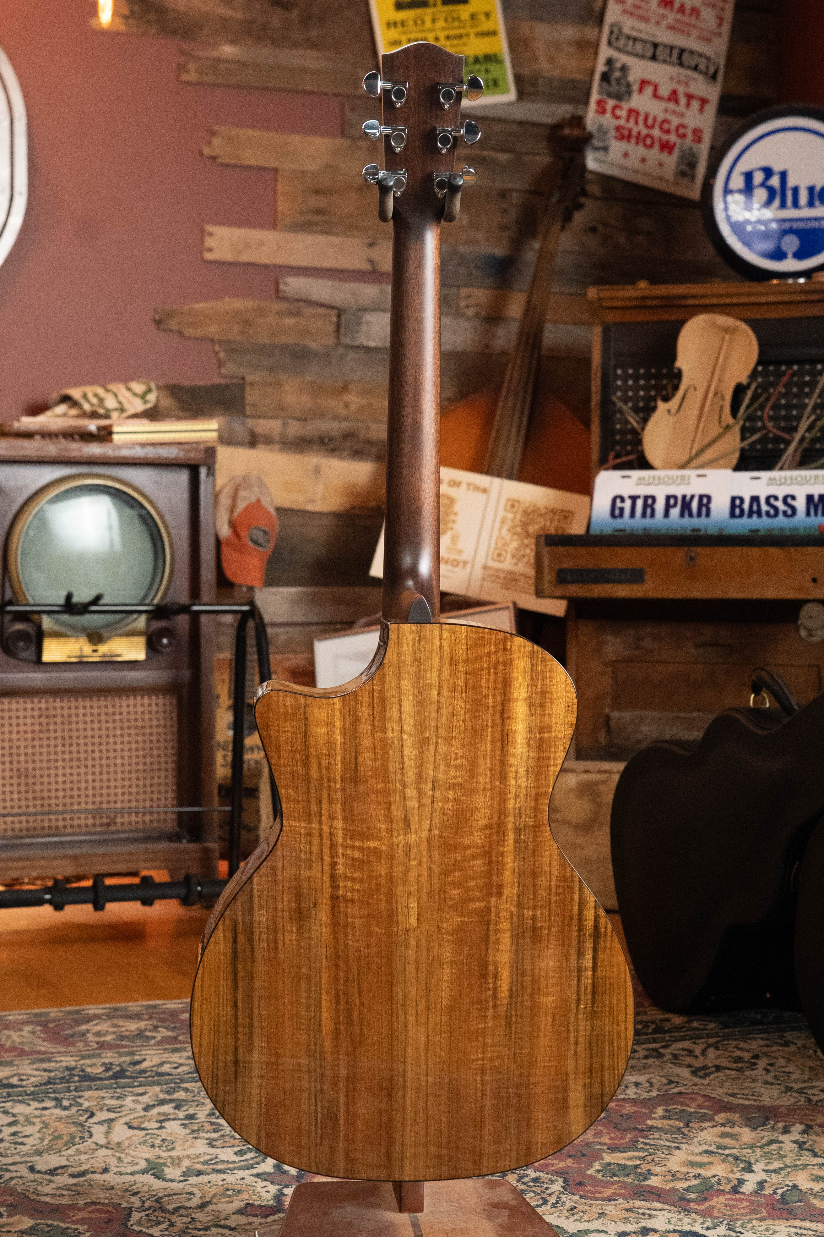 Eastman AC222CE-DLX-GB Sitka/Ovangkol Goldburst Cutaway Grand Auditorium Guitar w/Fishman Pickup #0213