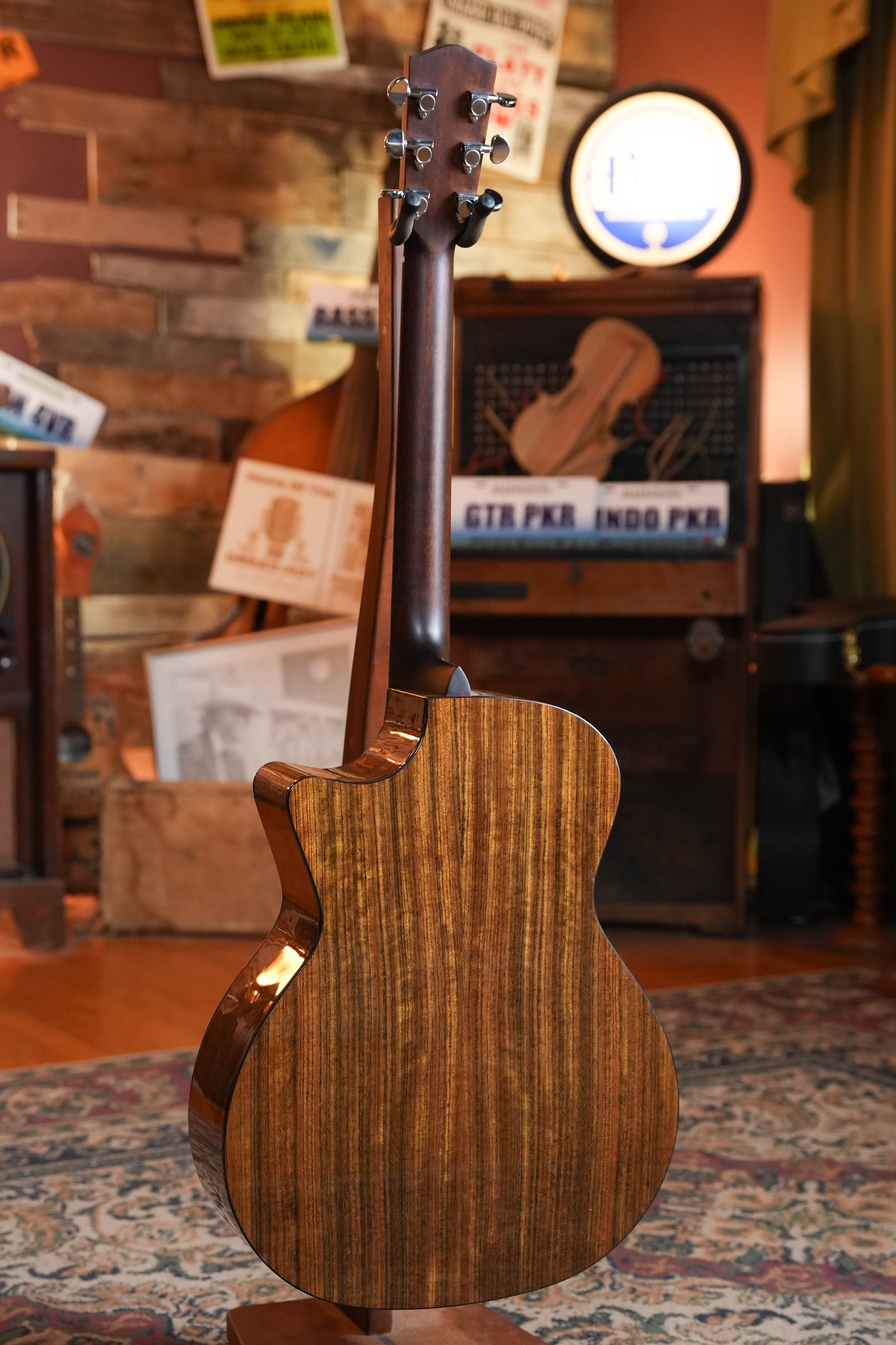 Eastman AC222CE-DLX-GB Sitka/Ovangkol Goldburst Cutaway Grand Auditorium Guitar w/Fishman Pickup #9821