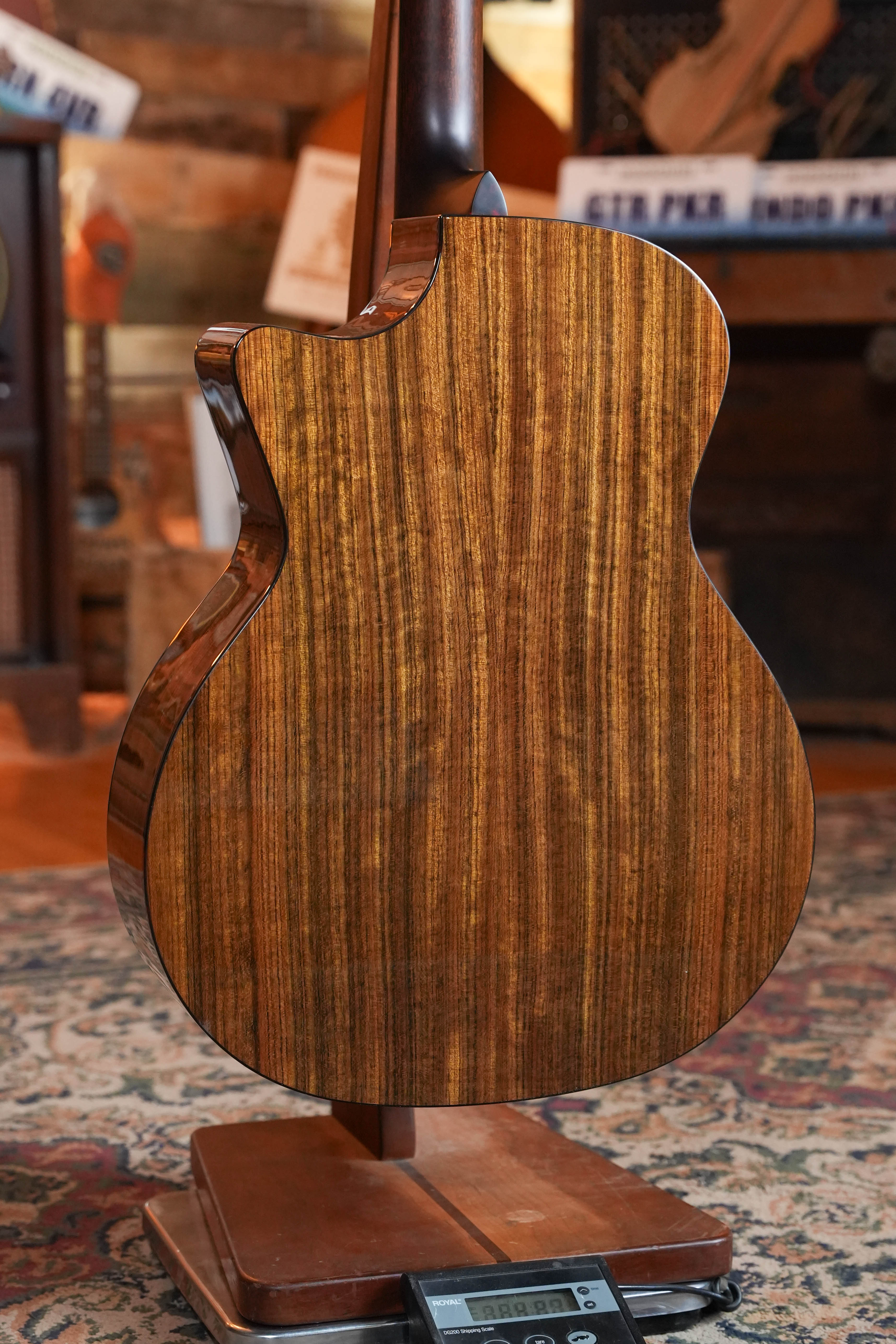 Eastman AC222CE-DLX-GB Sitka/Ovangkol Goldburst Cutaway Grand Auditorium Guitar w/Fishman Pickup #9821