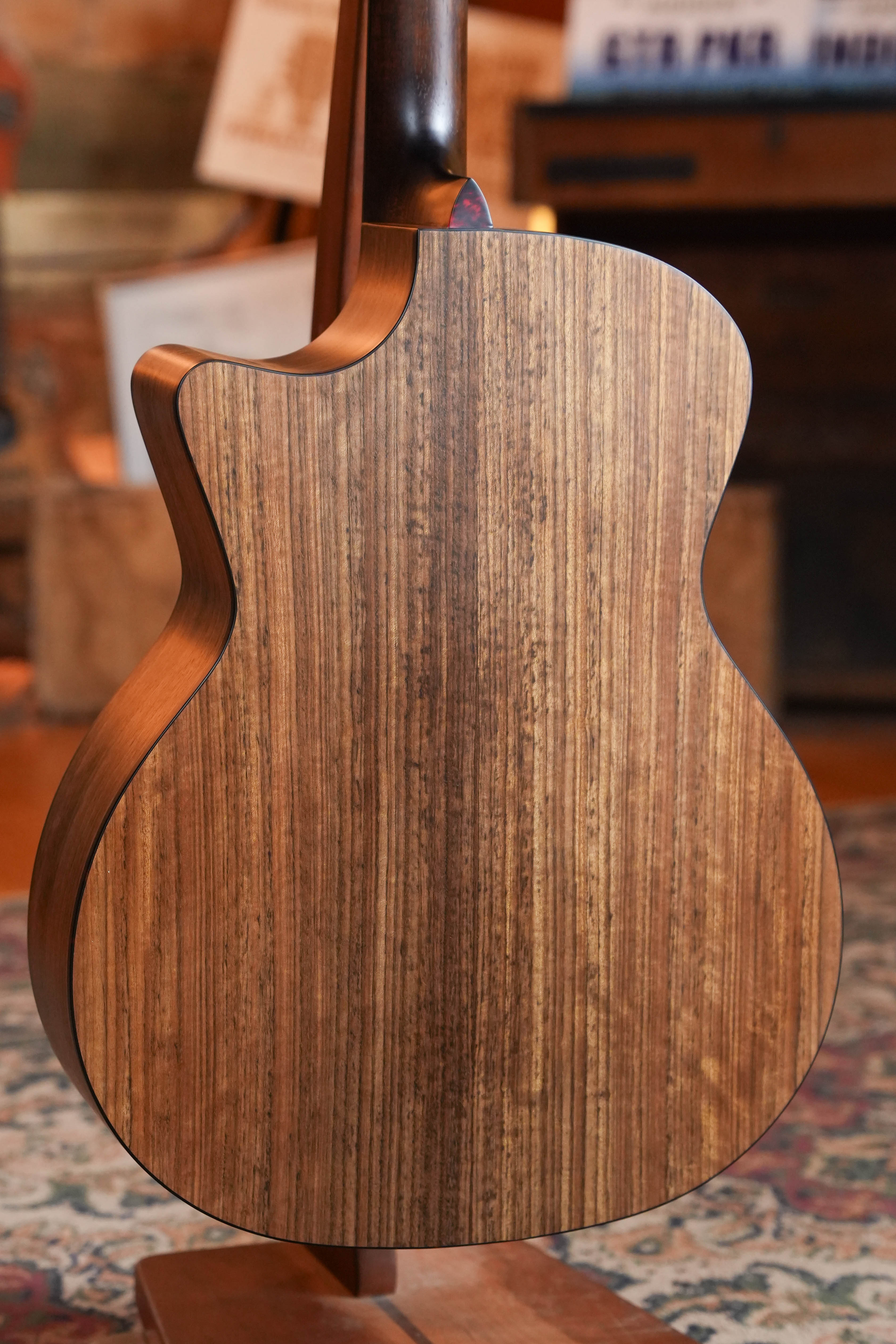 Eastman AC222CE Sitka/Ovangkol Grand Auditorium Cutaway Guitar w/Pickup #7484