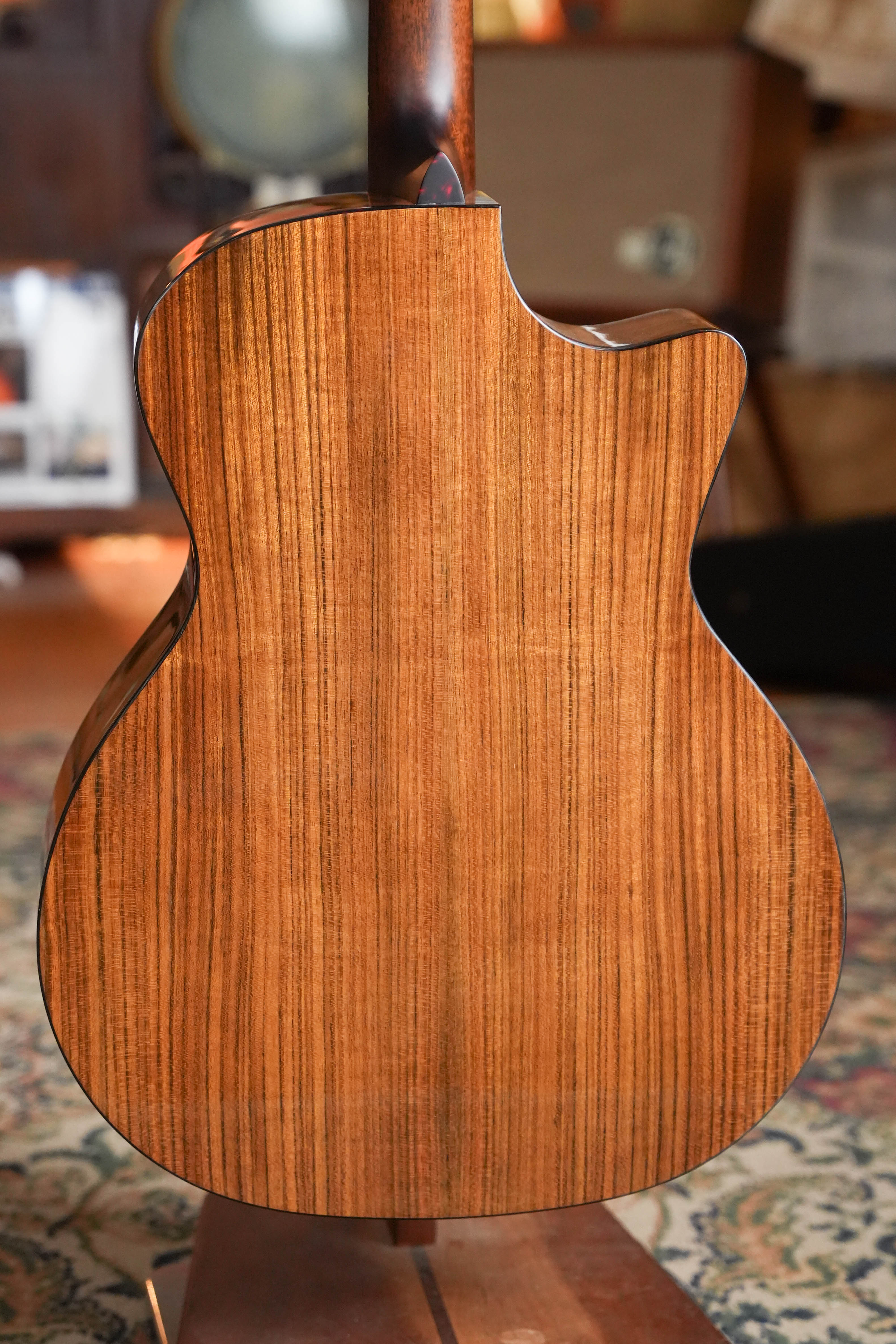 Eastman AC222LCE-DLX-GB Left-Handed Goldburst Cutaway Grand Auditorium Guitar w/Fishman Pickup #7136