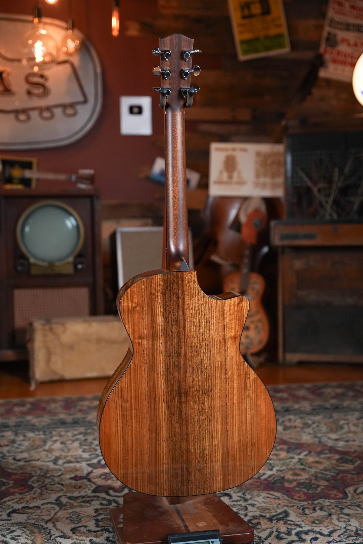 Eastman AC222LCE-DLX-GB Left-Handed Sitka/Ovangkol Goldburst Cutaway Grand Auditorium Guitar w/Fishman Pickup #6294