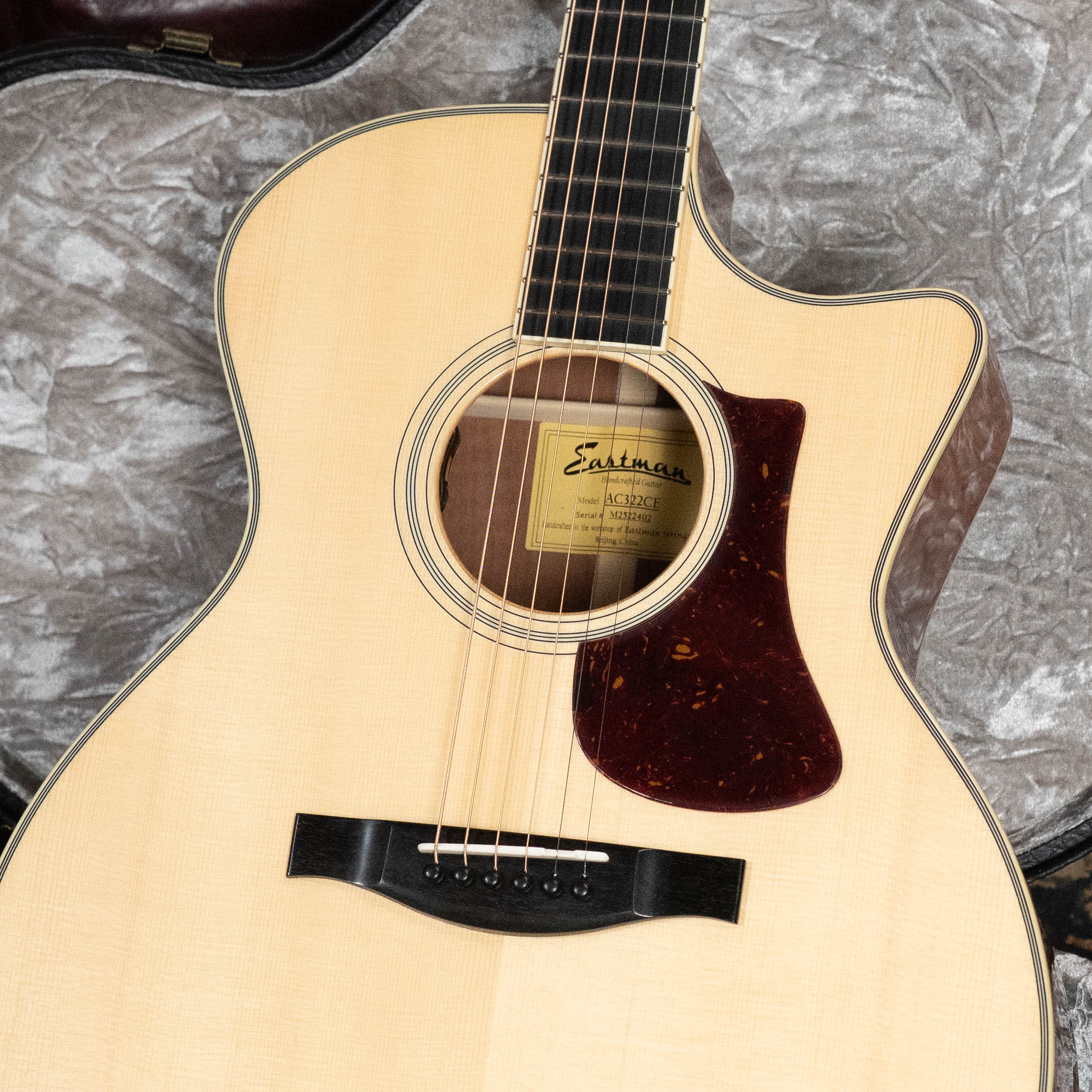 Eastman AC322CE Sitka/Mahogany Cutaway Grand Auditorium Guitar w/LR Baggs Pickup #2402