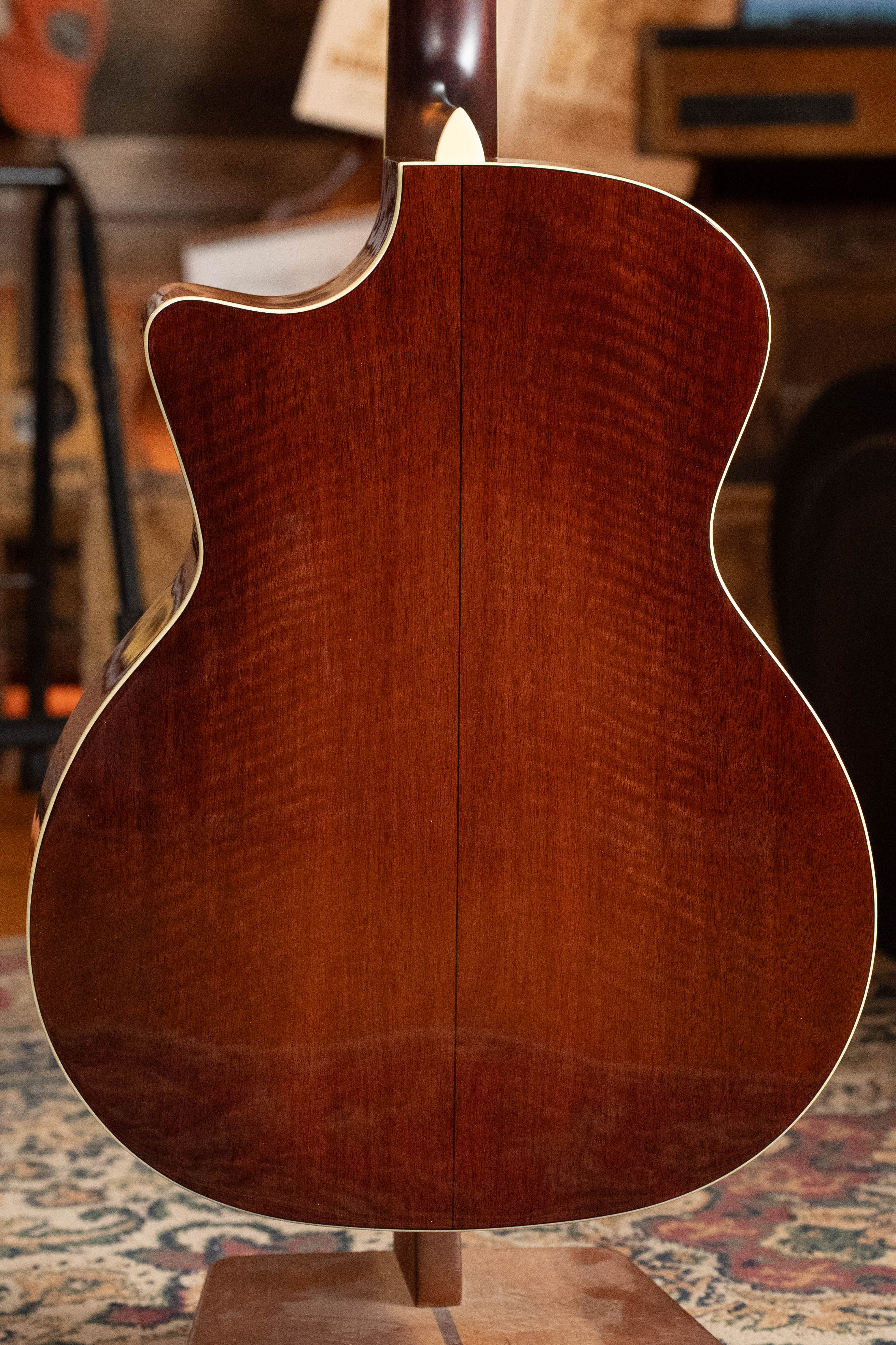 Eastman AC322CE Sitka/Mahogany Cutaway Grand Auditorium Guitar w/LR Baggs Pickup #2402