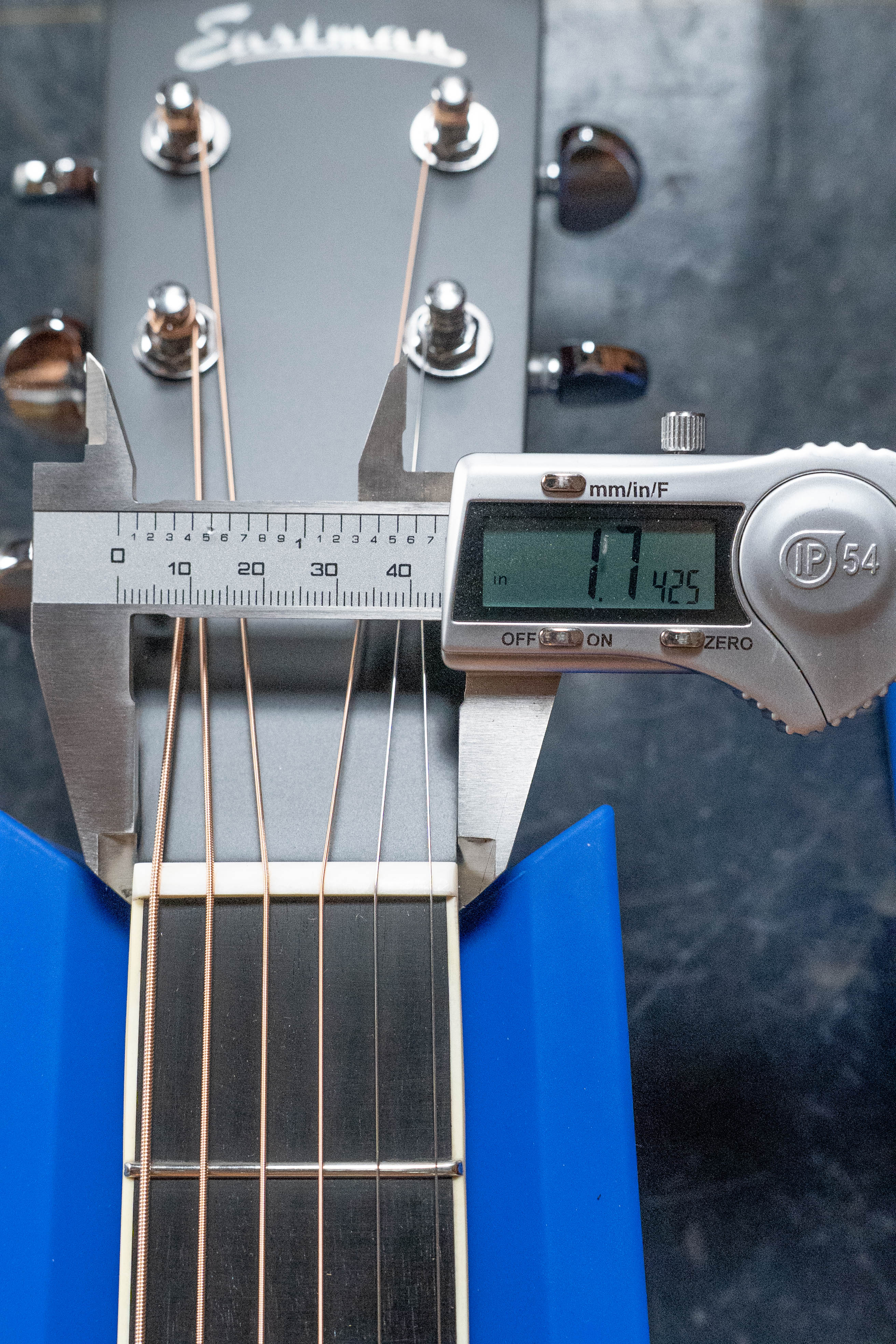 Eastman AC322CE Sitka/Mahogany Cutaway Grand Auditorium Guitar w/LR Baggs Pickup #2402