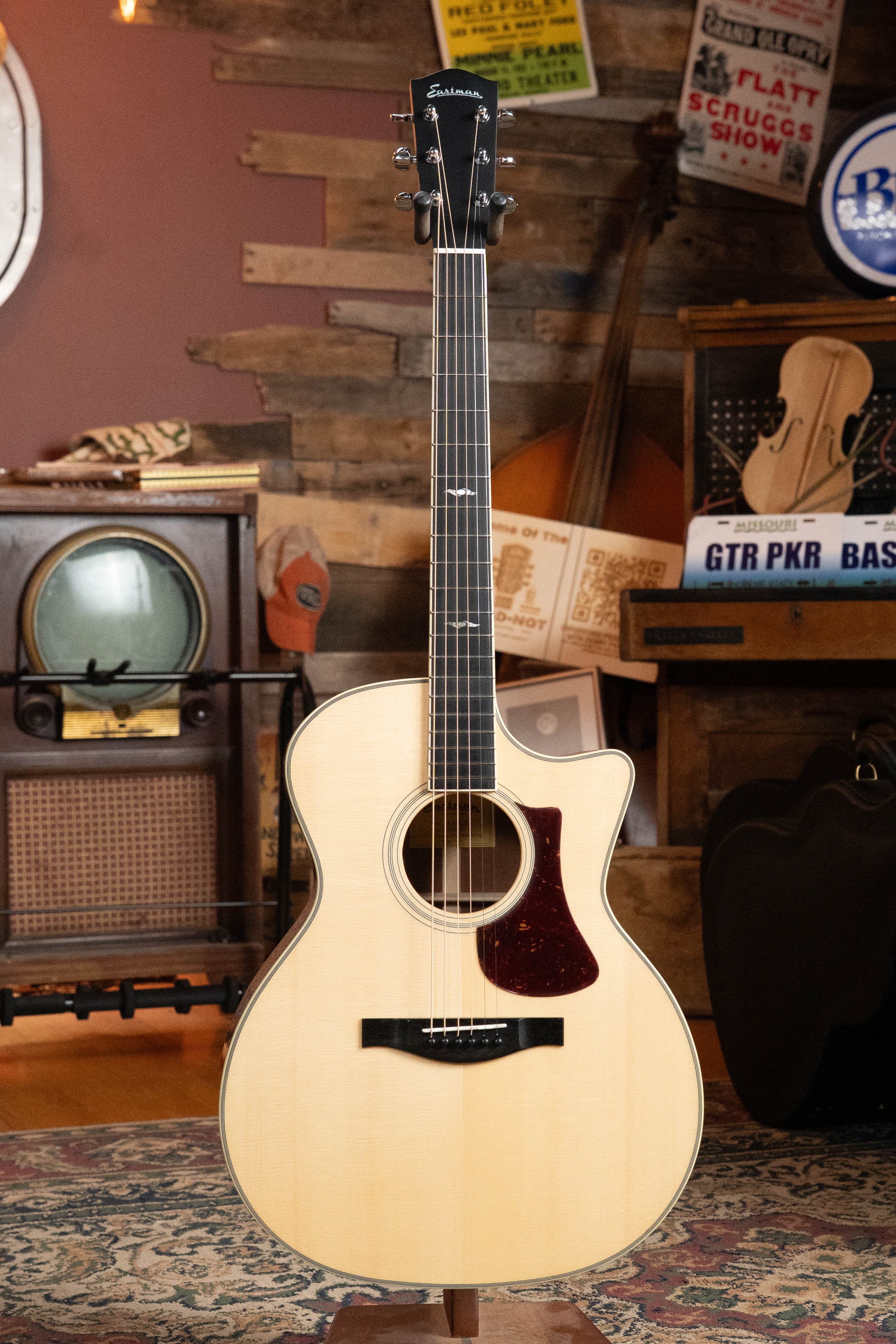 Eastman AC322CE Sitka/Mahogany Cutaway Grand Auditorium Guitar w/LR Baggs Pickup #2402