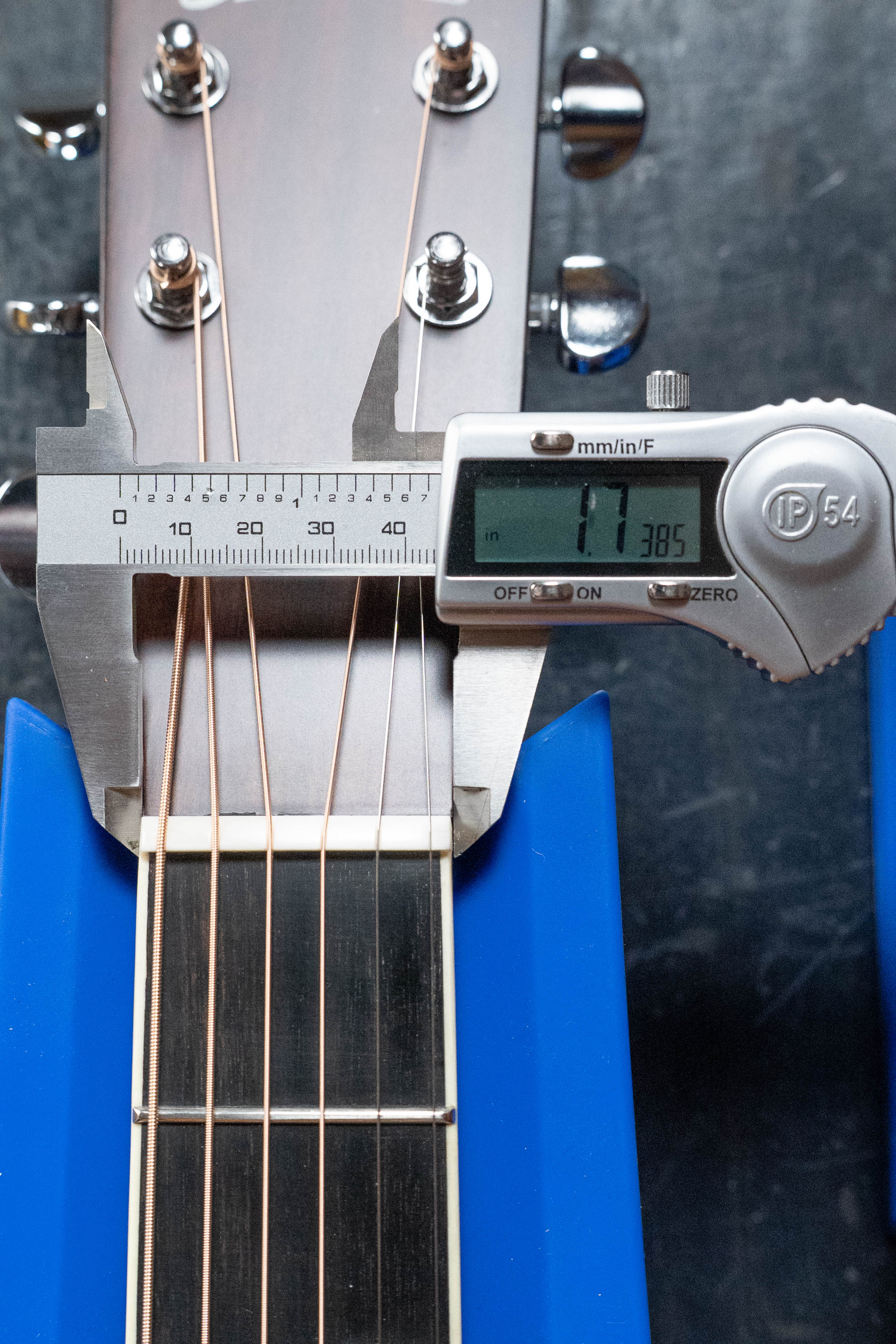 Eastman AC422CE Sitka/Rosewood Cutaway Grand Auditorium Guitar w/LR Baggs Pickup #9843