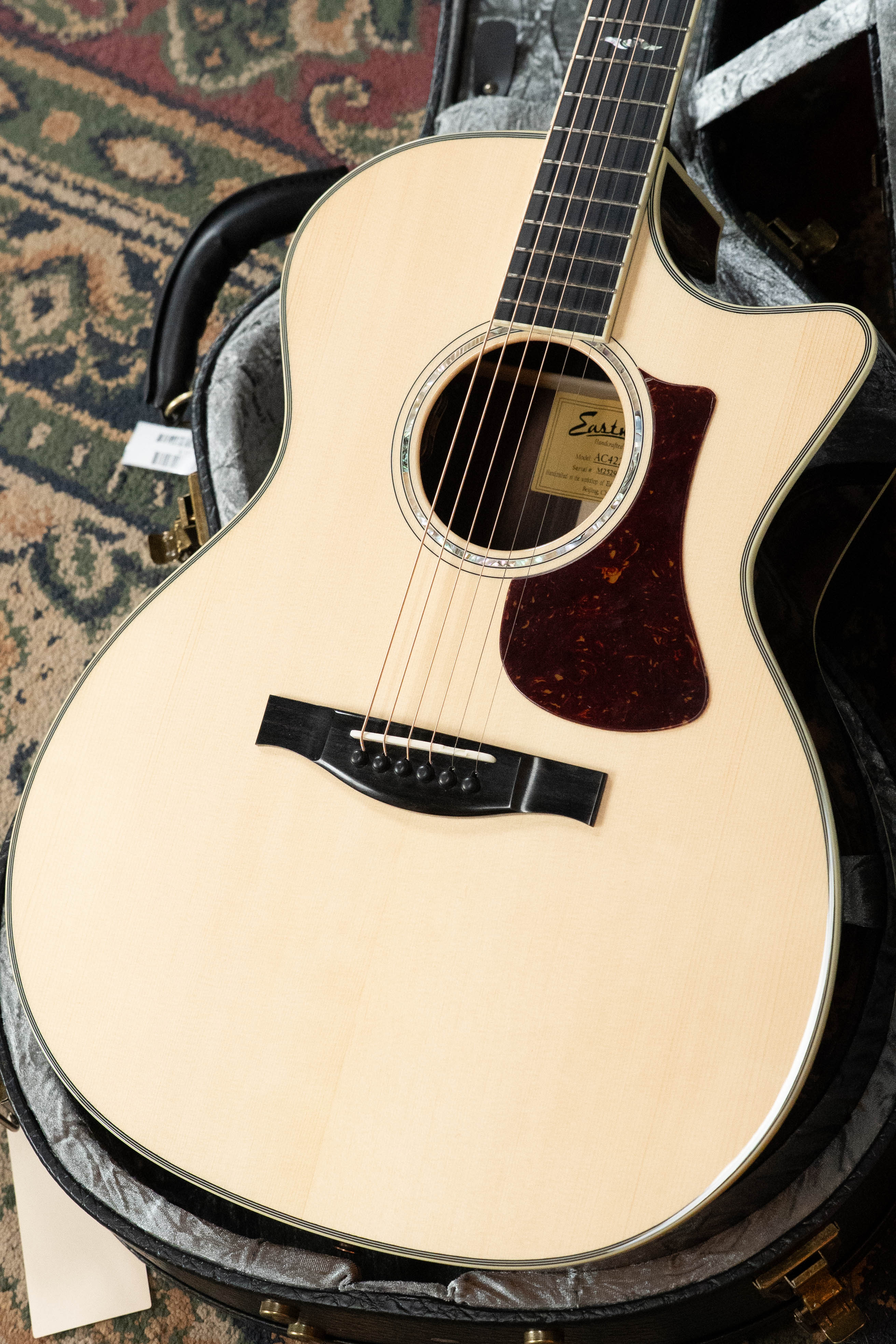 Eastman AC422CE Sitka/Rosewood Cutaway Grand Auditorium Guitar w/LR Baggs Pickup #9843