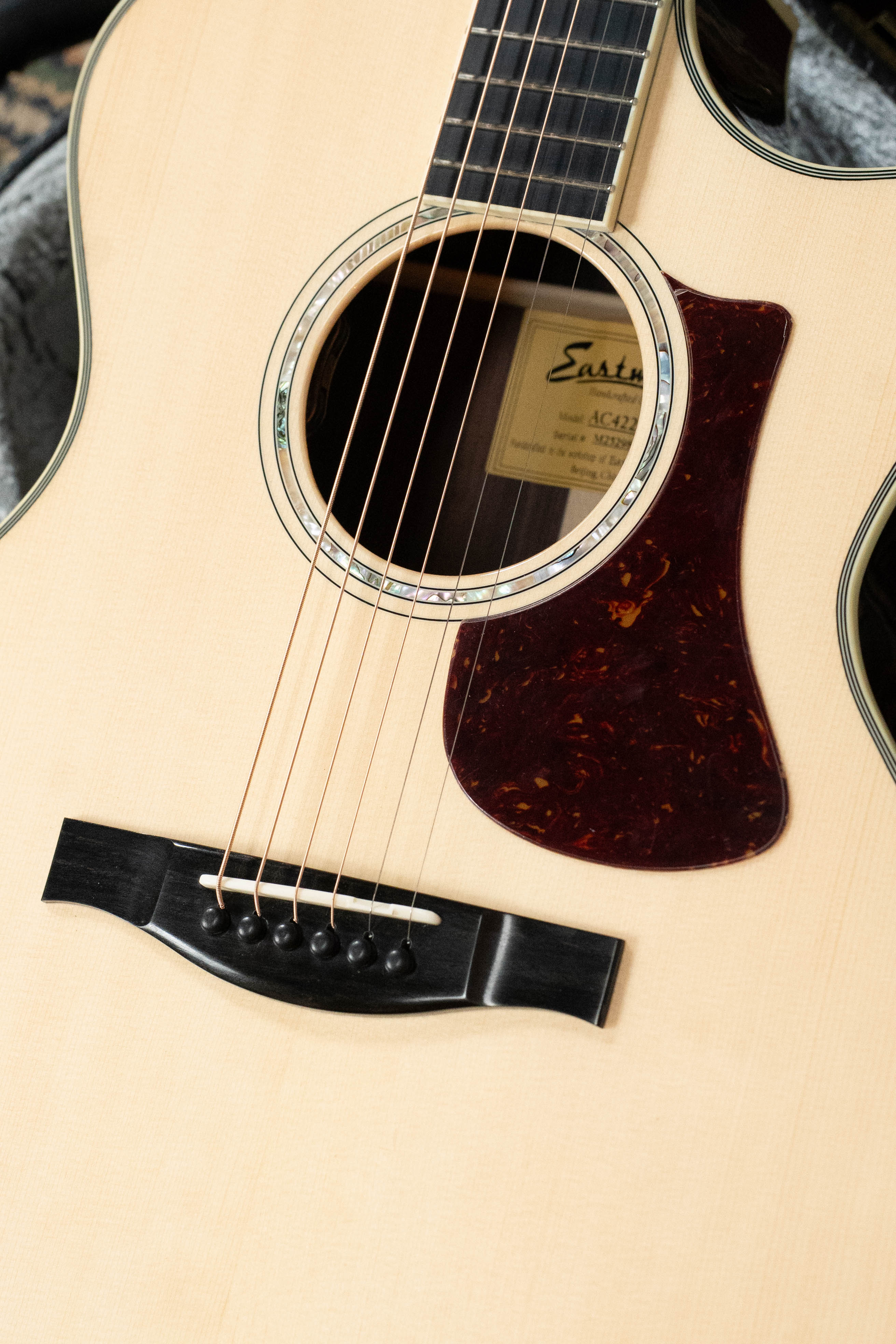 Eastman AC422CE Sitka/Rosewood Cutaway Grand Auditorium Guitar w/LR Baggs Pickup #9843