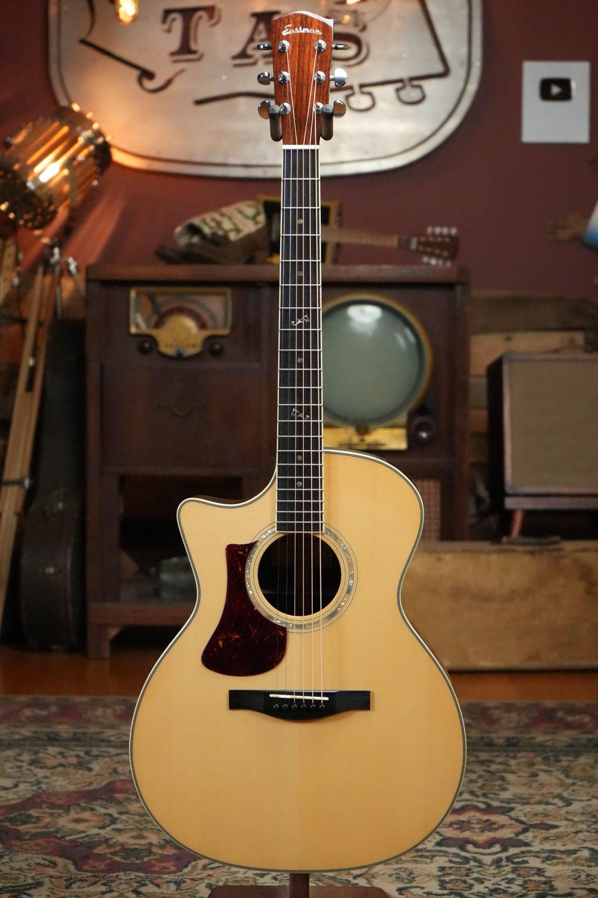 Eastman AC422LCE Left-Handed Sitka/Rosewood Grand Auditorium Guitar w/LR Baggs Pickup #7268