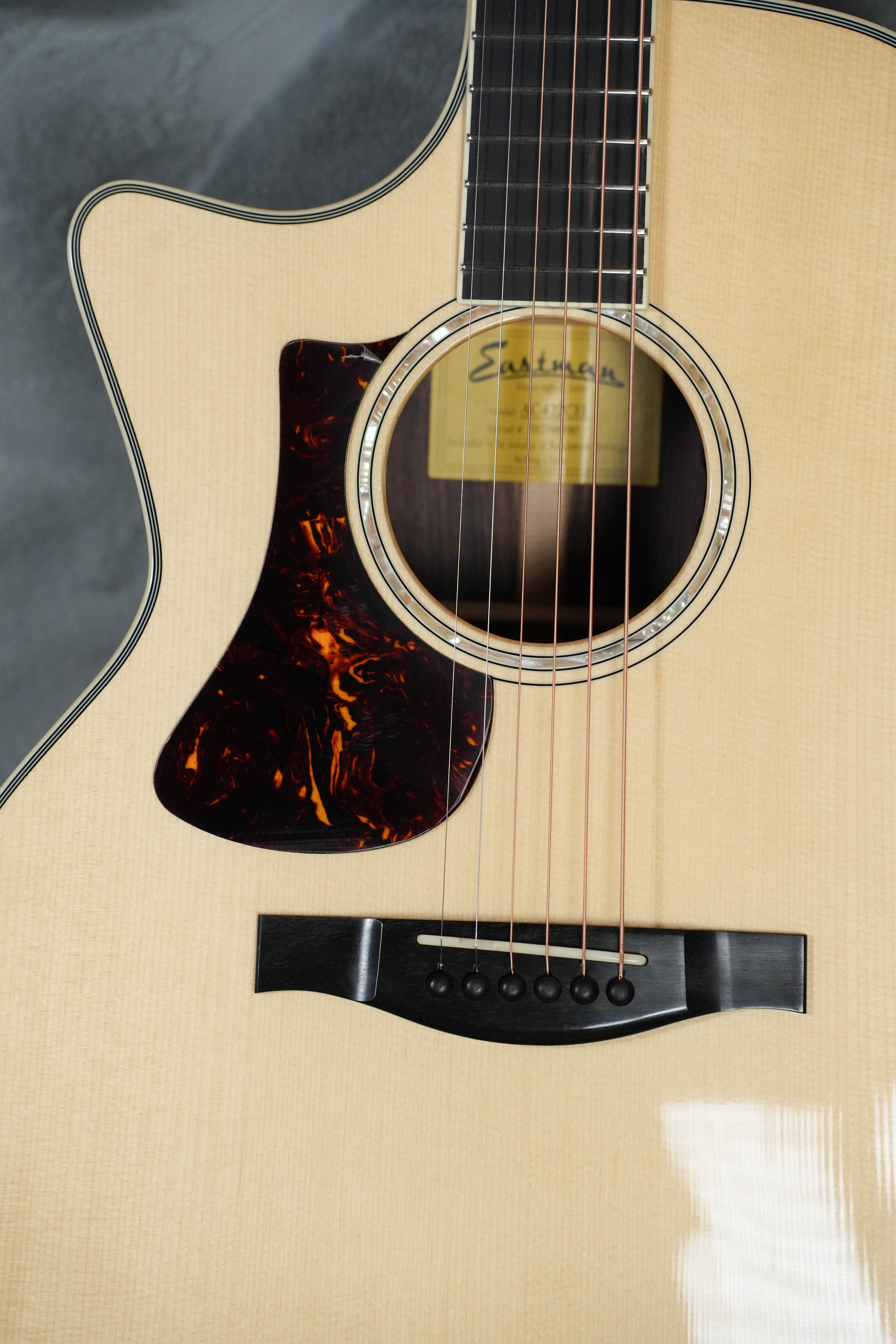 Eastman AC422LCE Sitka/Rosewood Left-Handed Cutaway Grand Auditorium Guitar w/LR Baggs Pickup #6040