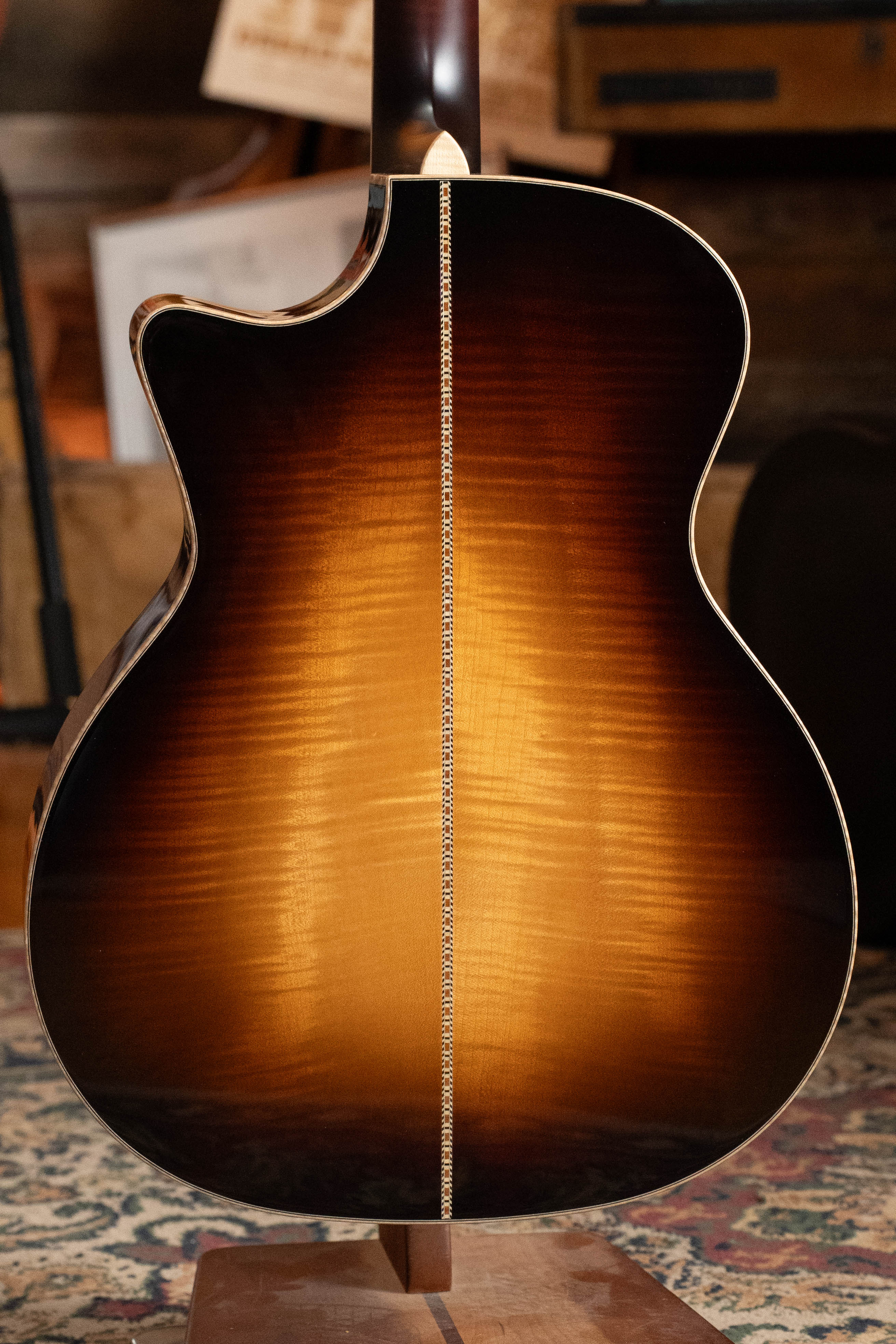Eastman AC622CE-SB European Spruce/Flamed Maple Sunburst Grand Auditorium Guitar w/Chamfered Edge and Pickup #0568