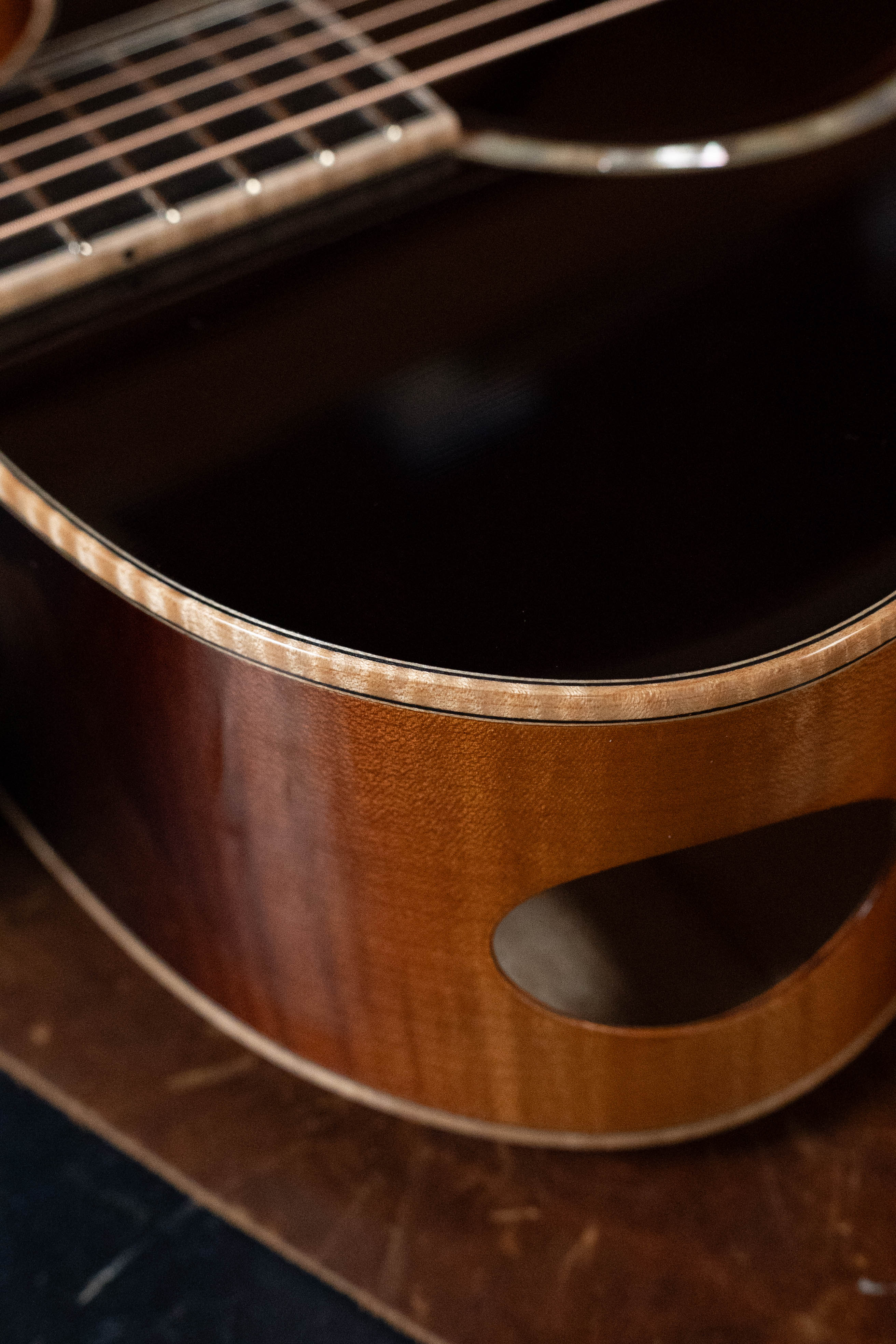 Eastman AC622CE-SB European Spruce/Flamed Maple Sunburst Grand Auditorium Guitar w/Chamfered Edge and Pickup #0568