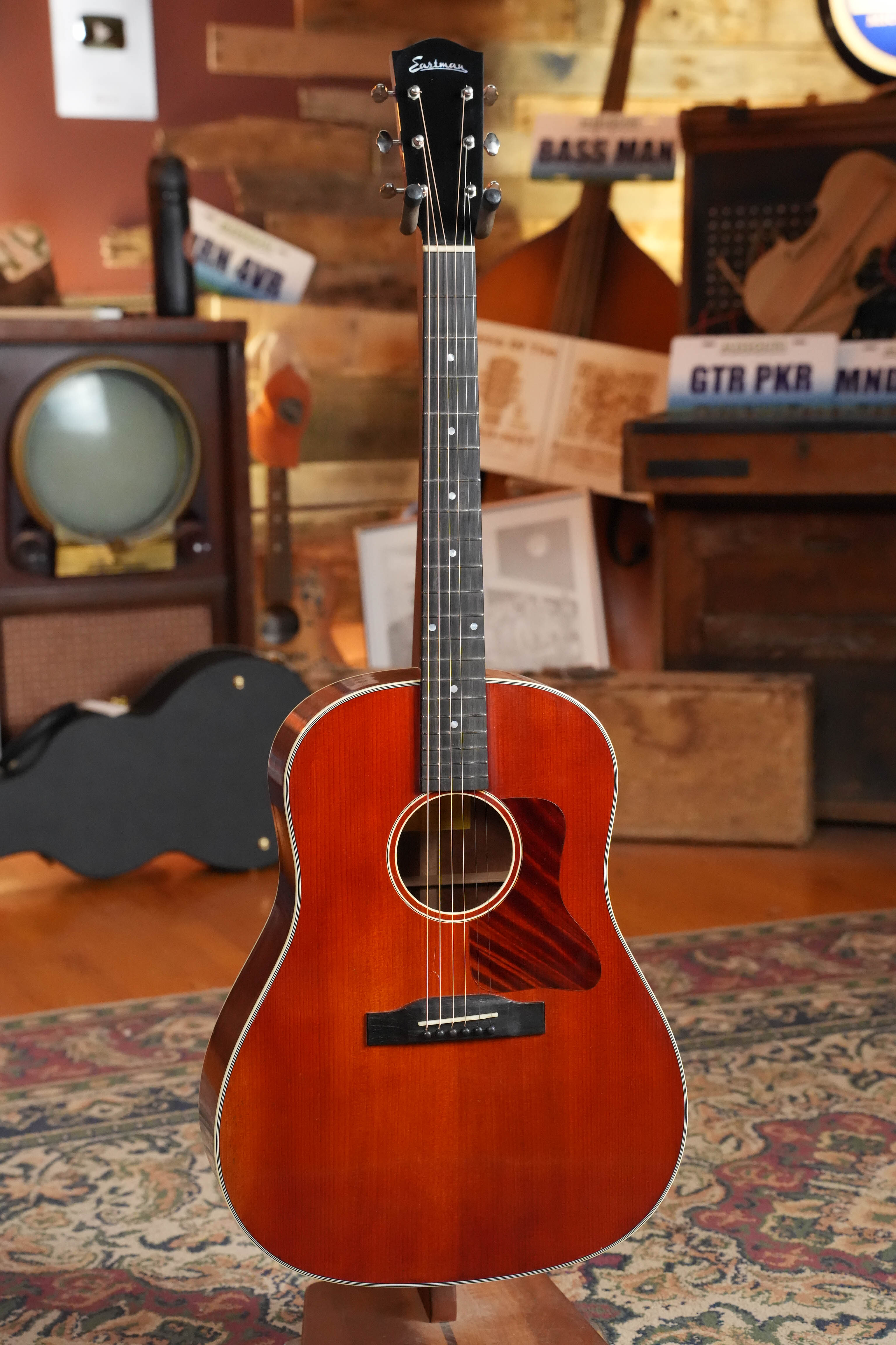 Eastman E10SS/V Adirondack/Mahogany Antique Classic Finish Slope Shoulder Dreadnought Acoustic Guitar #0366