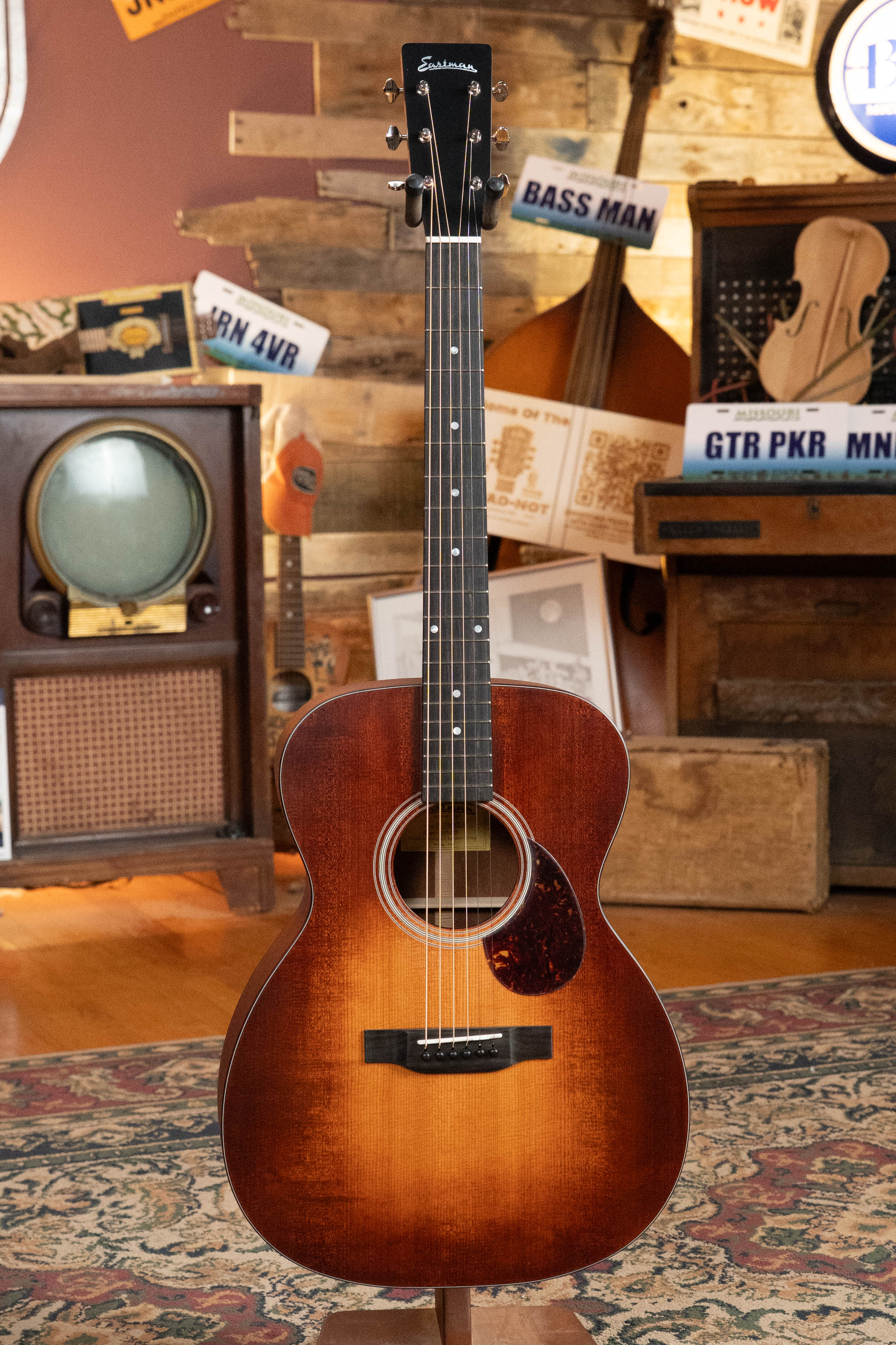 Eastman E1OM-CLA All Solid Sitka/Sapele Classic Finish Orchestra Model Acoustic Guitar #7774