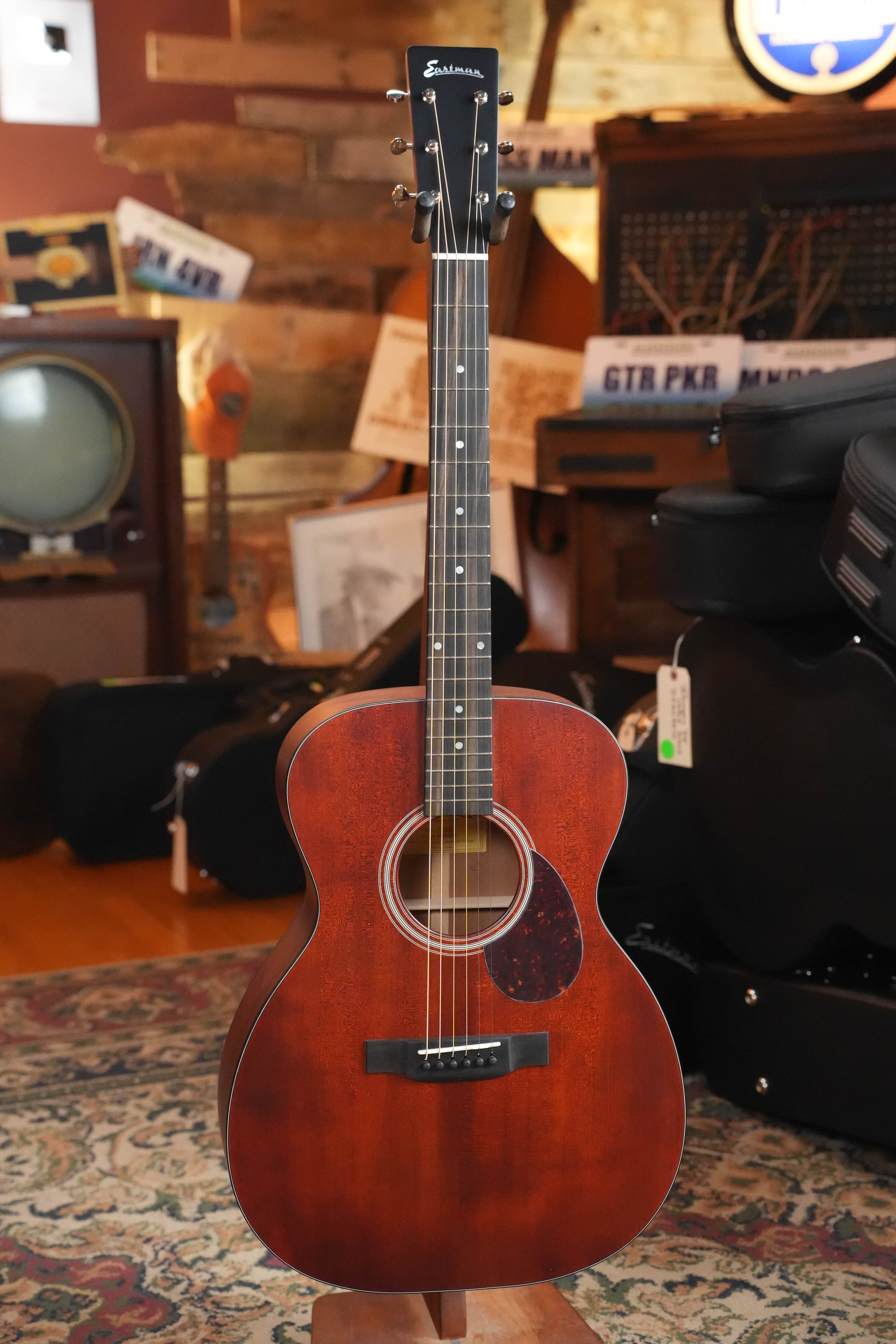 Eastman E1OM-CLA All Solid Sitka/Sapele Classic Finish Orchestra Model Acoustic Guitar #9269