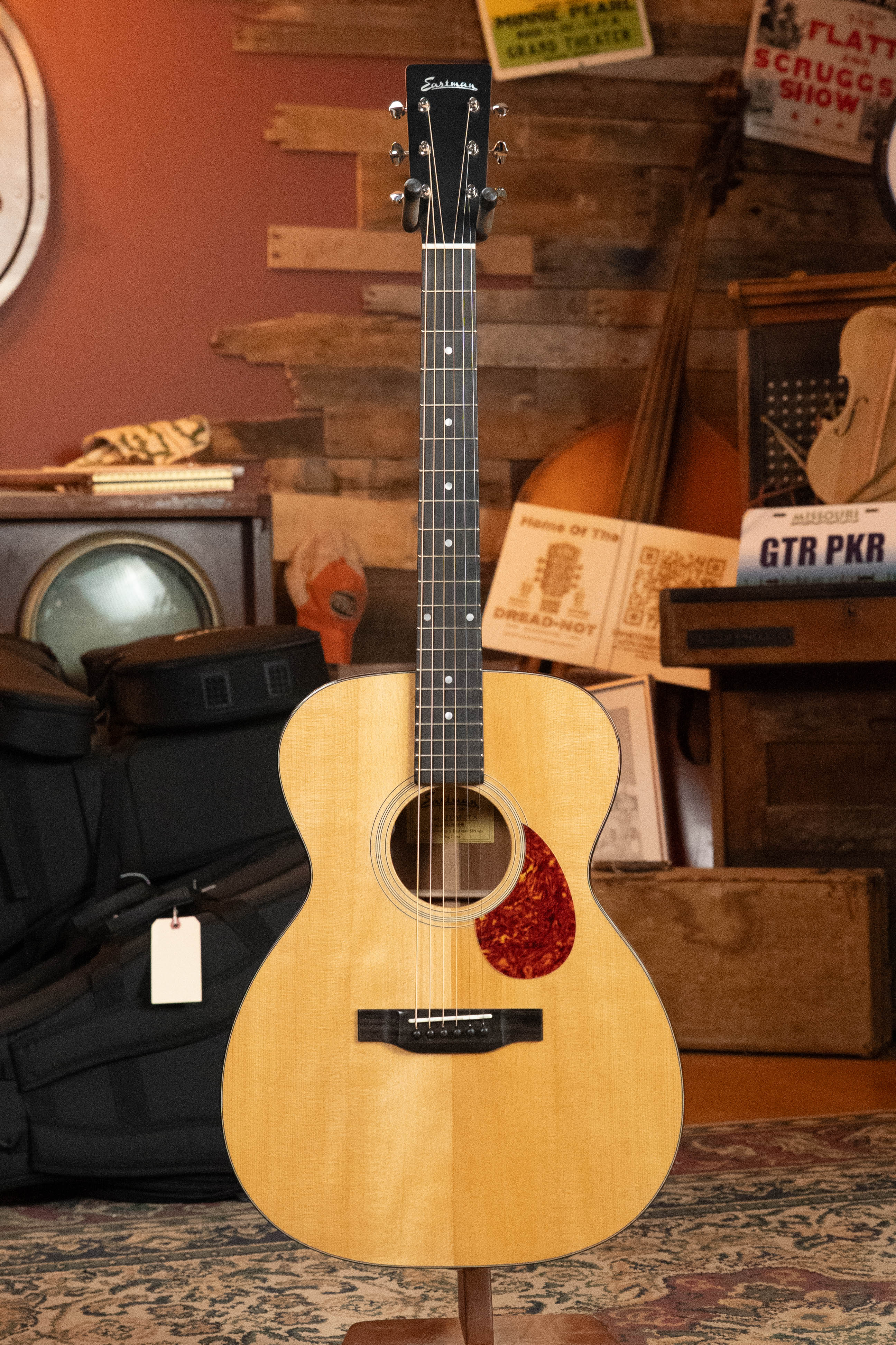 Eastman E1OM-DLX All Solid Sitka/Sapele Guitar w/Fishman Pickup #4848