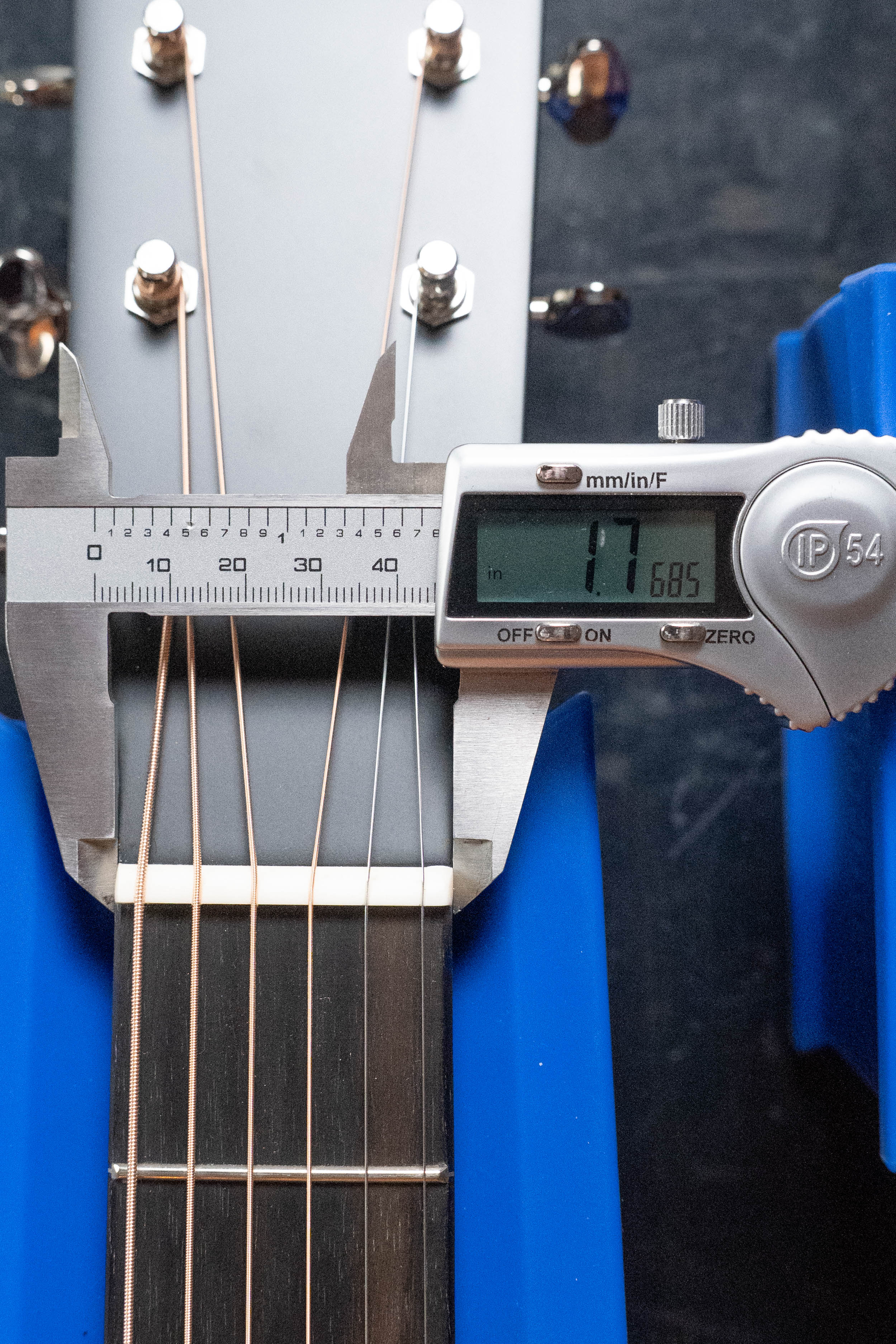 Eastman E1OM-DLX All Solid Sitka/Sapele Guitar w/Fishman Pickup #5651