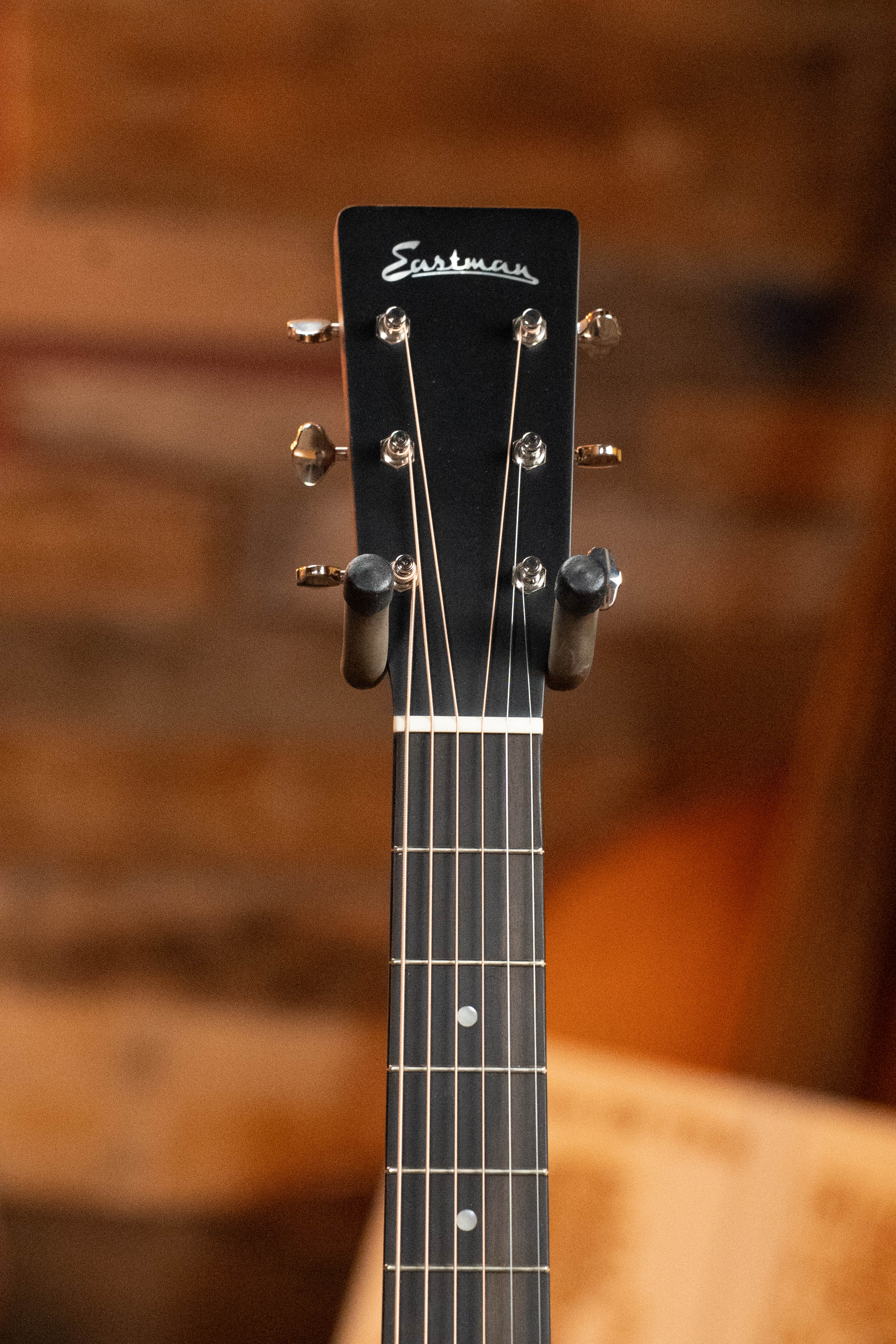 Eastman E1OM-DLX All Solid Sitka/Sapele Guitar w/Fishman Pickup #5651