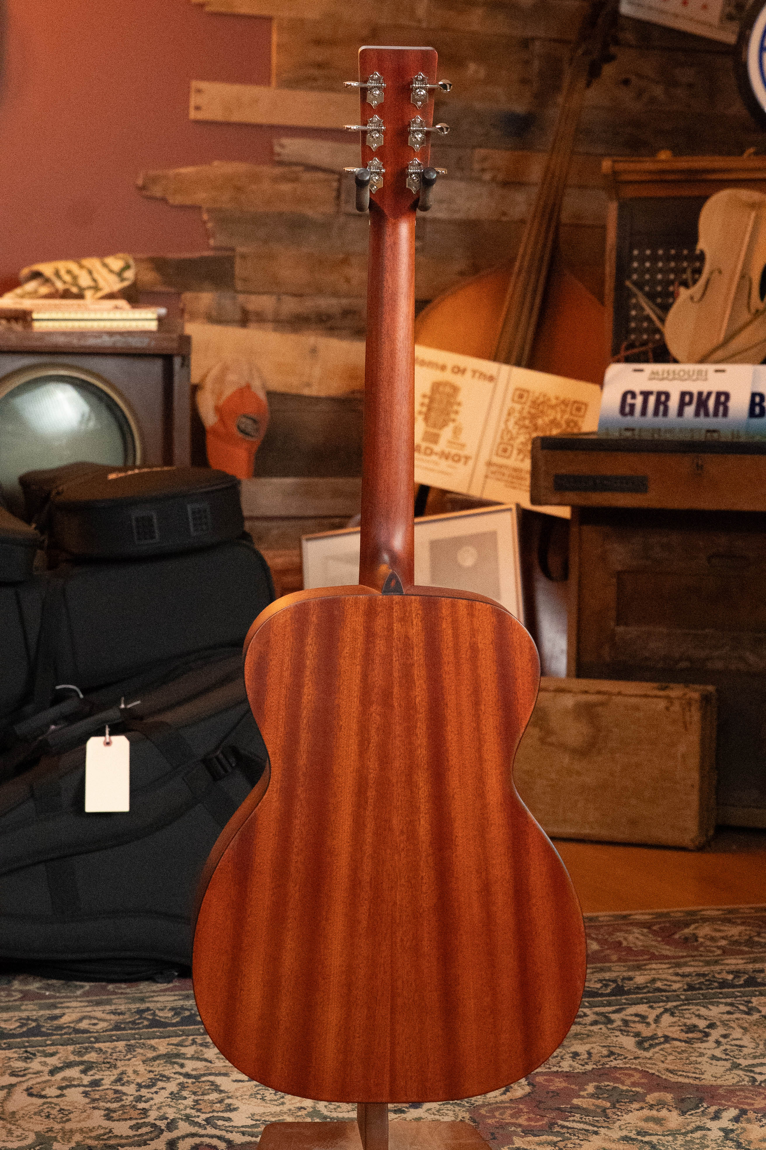 Eastman E1OM All Solid Sitka/Sapele Acoustic Guitar #8716