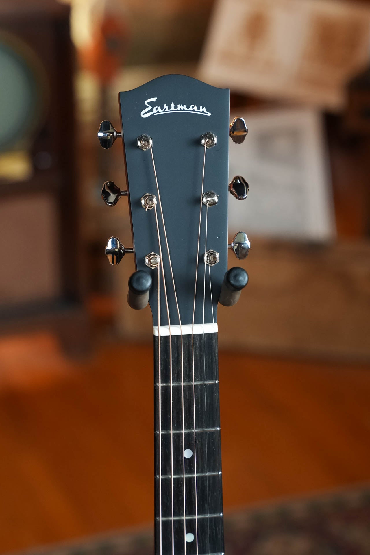 Eastman E1OOSS-DLX-SB Sitka/Sapele Sunburst Slope Shoulder Guitar w/Fishman Pickup #3852