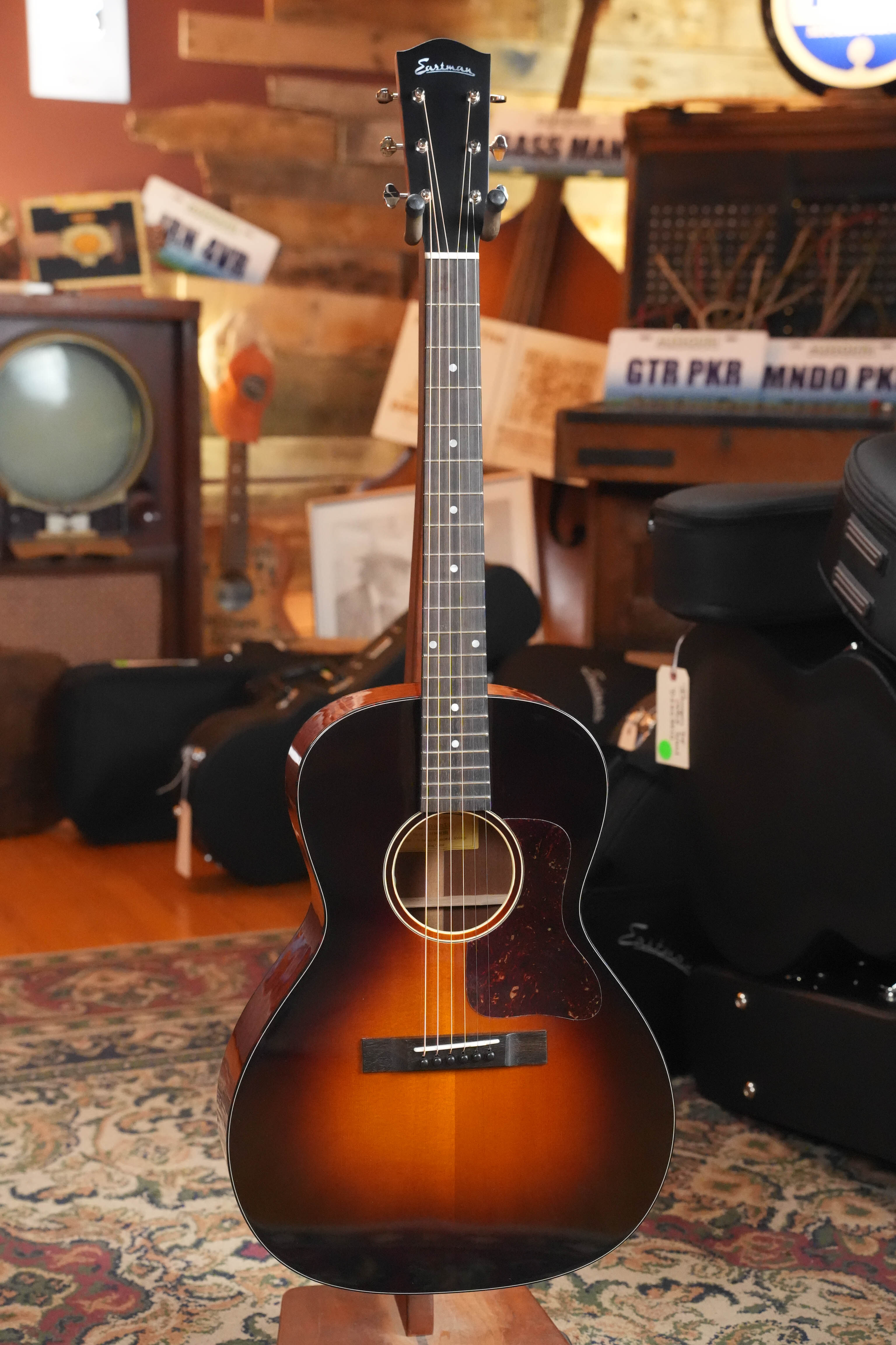 Eastman E1OOSS-DLX-SB Sunburst 00 Acoustic-Electric Guitar #0388