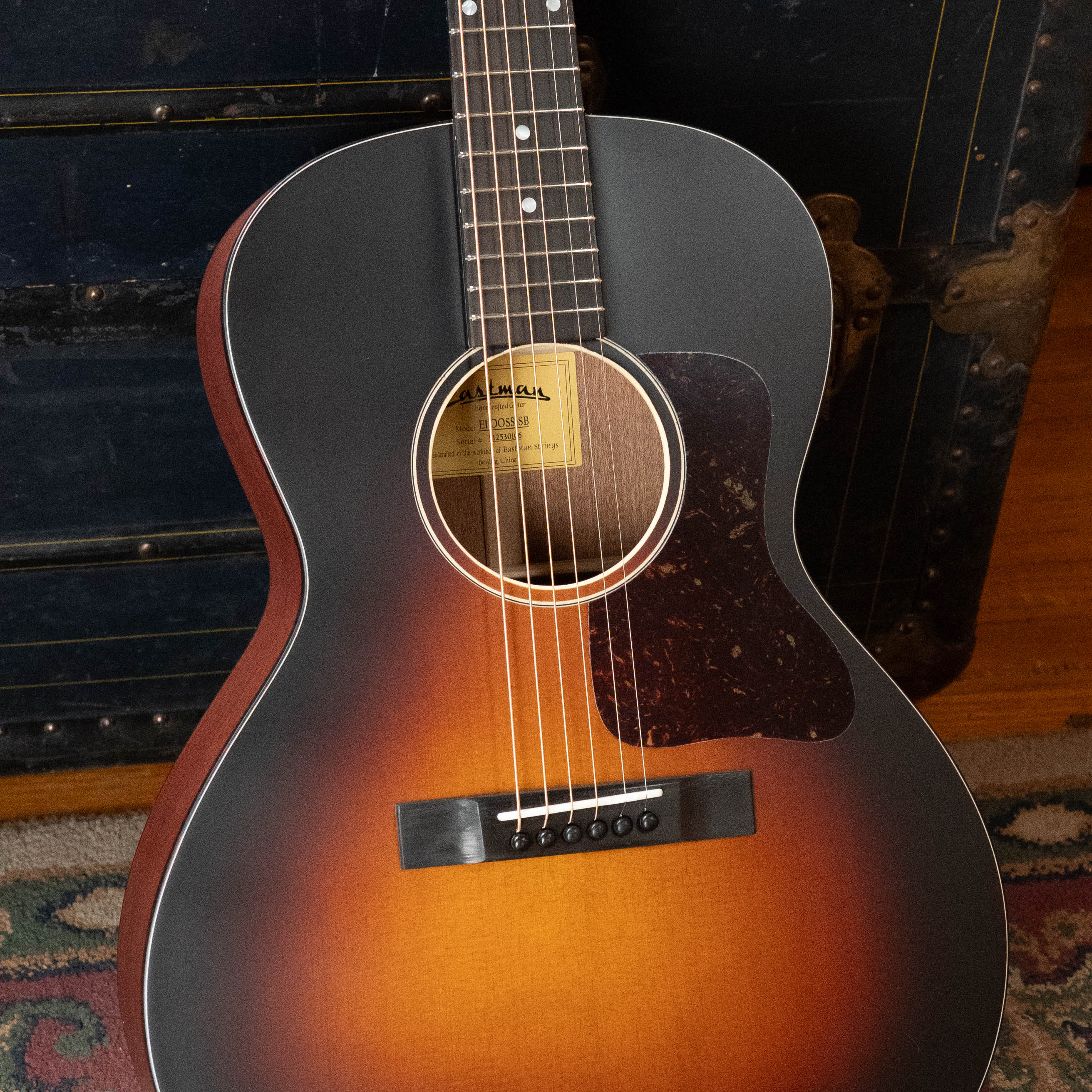 Eastman E1OOSS-SB Sitka/Sapele Sunburst OO Slope Shoulder Acoustic Guitar #0106