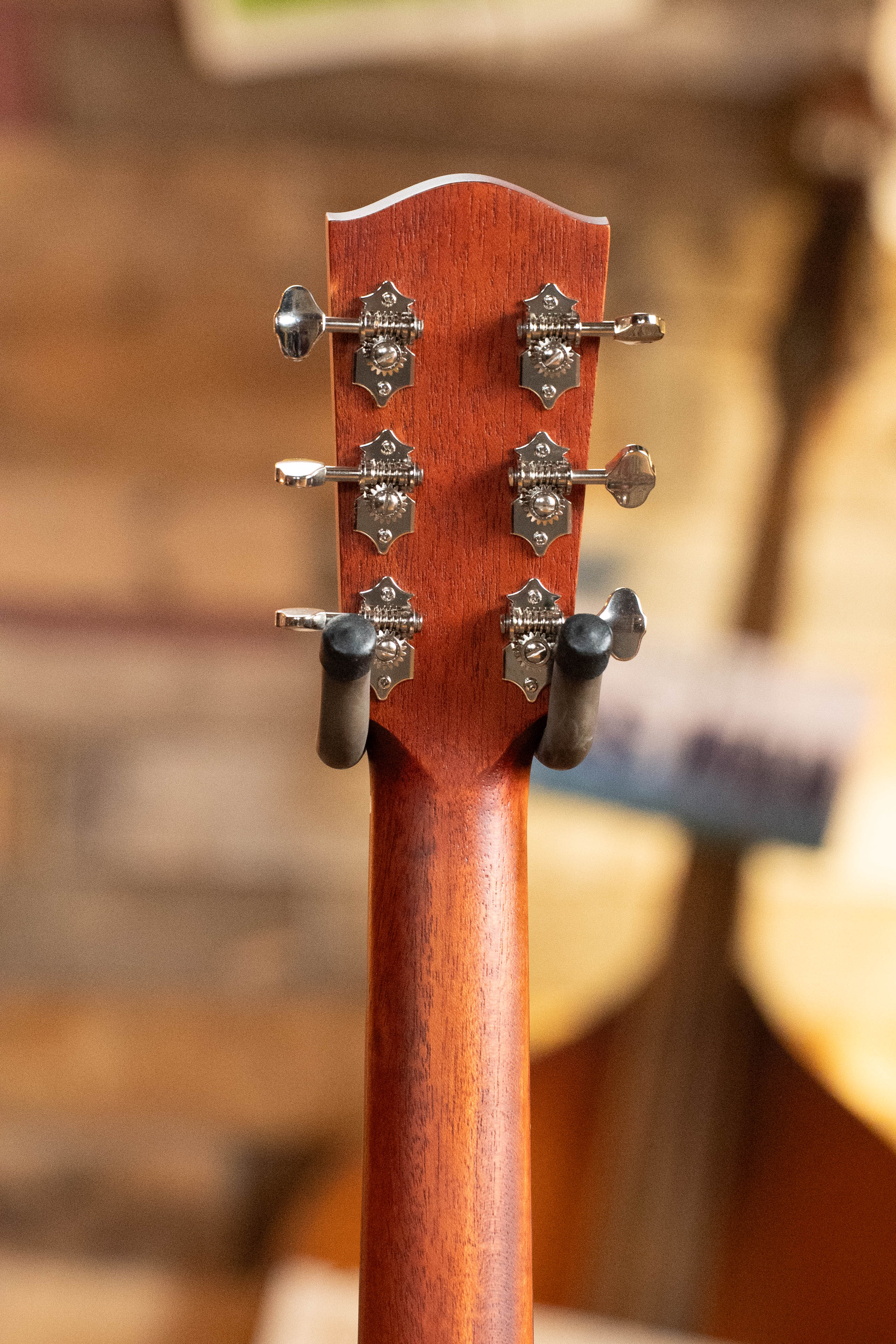 Eastman E1OOSS-SB Sitka/Sapele Sunburst OO Slope Shoulder Acoustic Guitar #0106