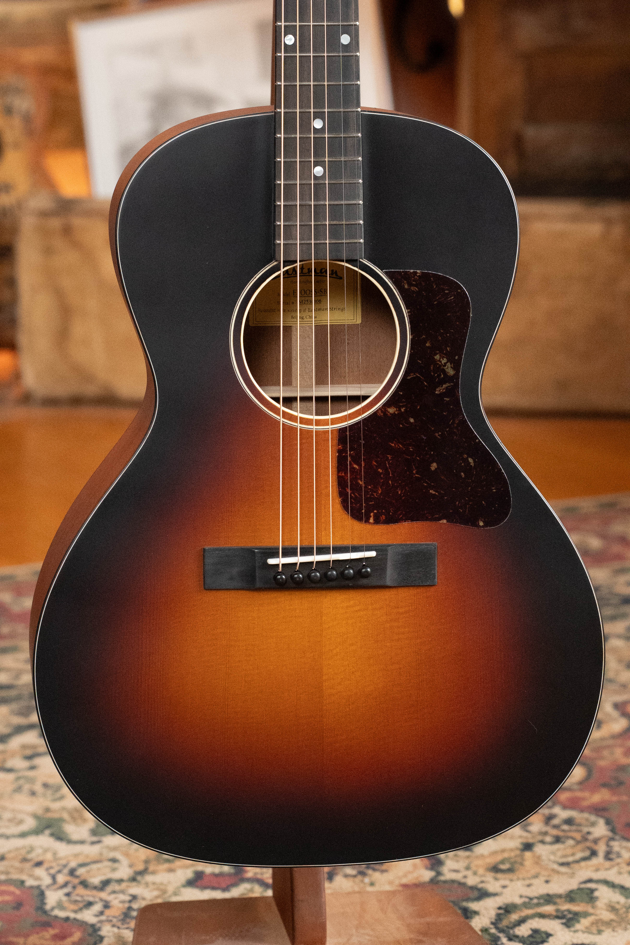 Eastman E1OOSS-SB Sitka/Sapele Sunburst OO Slope Shoulder Acoustic Guitar #0106