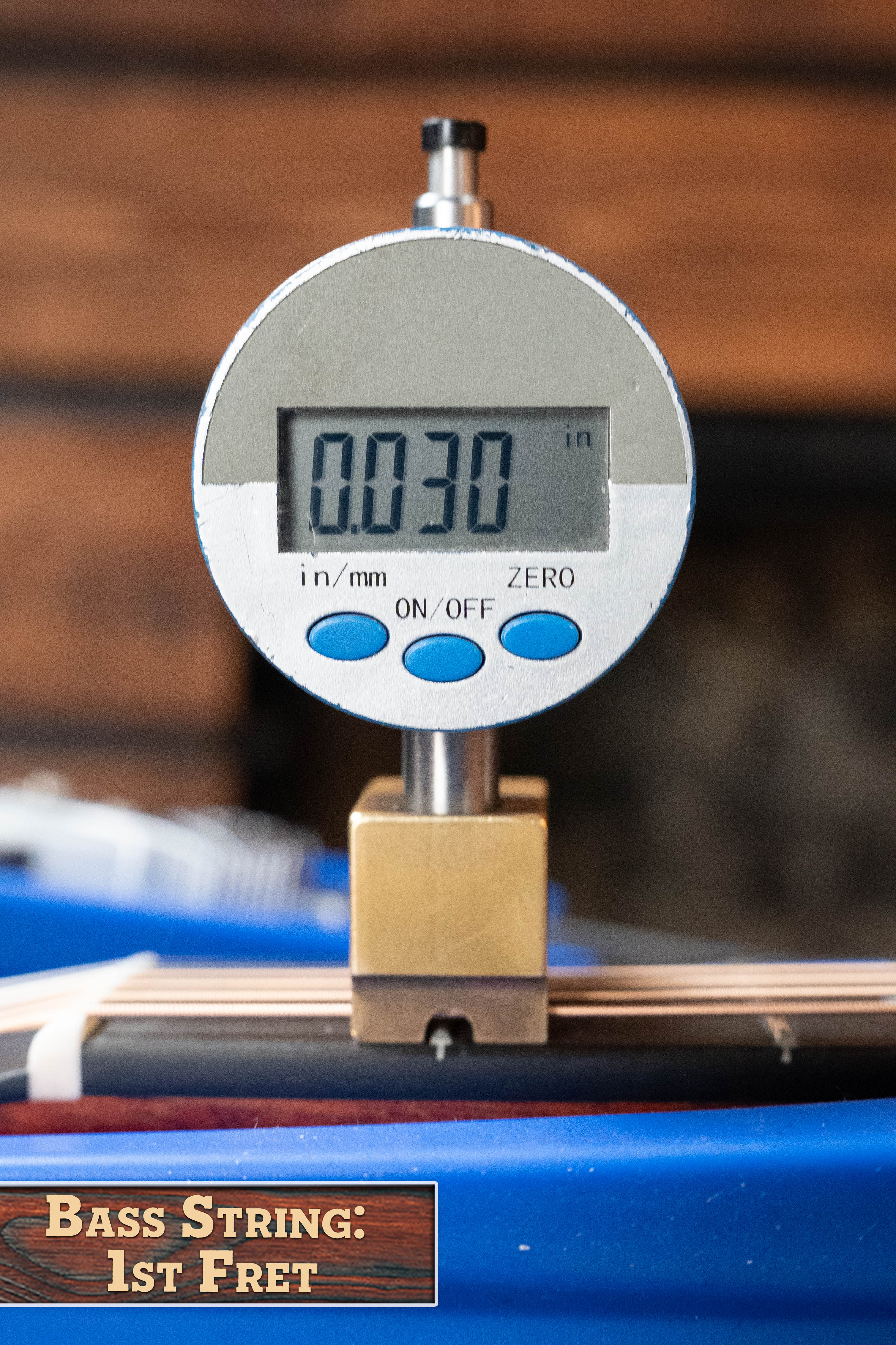 Eastman E1OOSS-SB Sitka/Sapele Sunburst OO Slope Shoulder Acoustic Guitar #0106