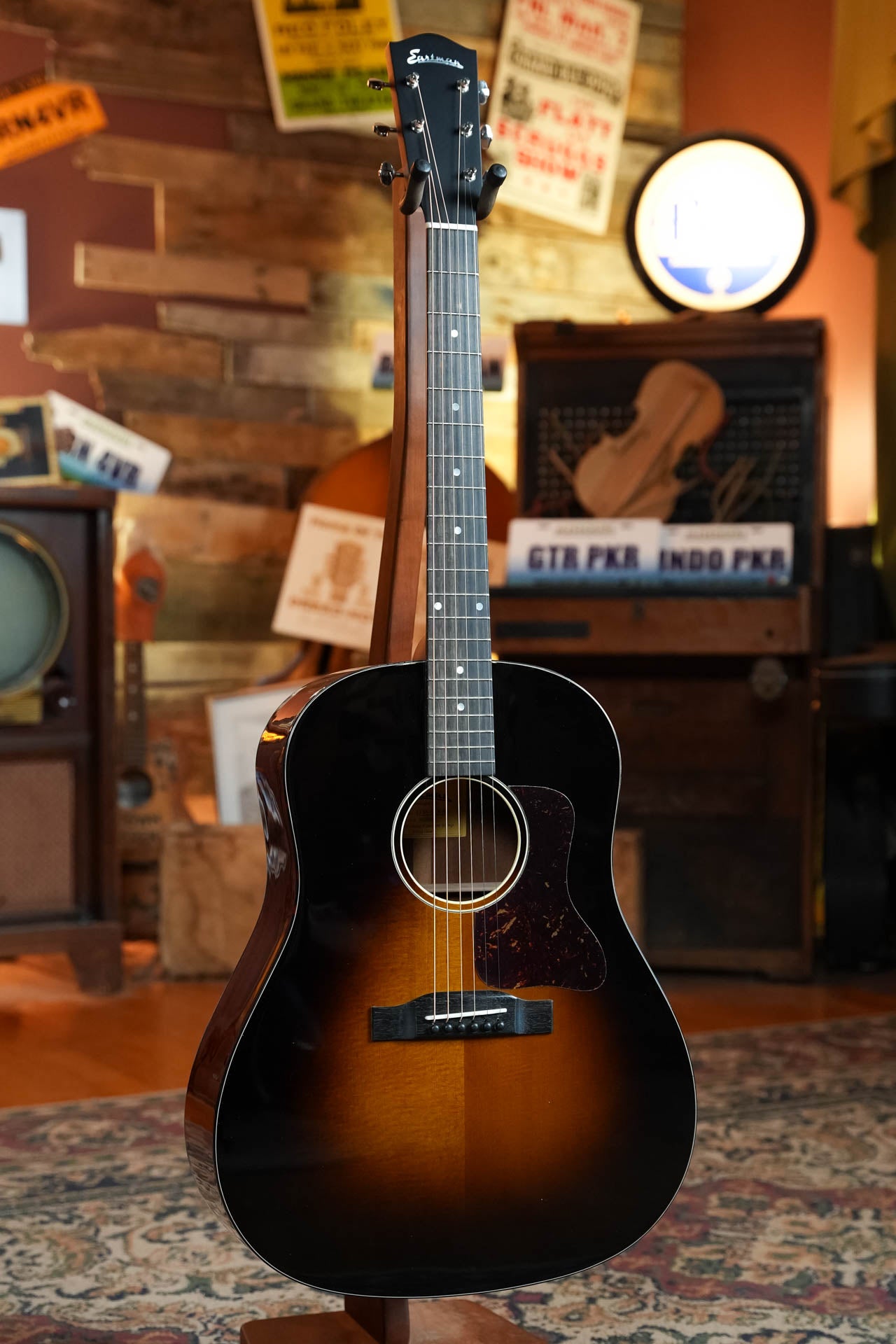 Eastman E1SS-DLX-SB Sitka/Sapele Sunburst Slope Shoulder Dreadnought Guitar w/Fishman Pickup #3189