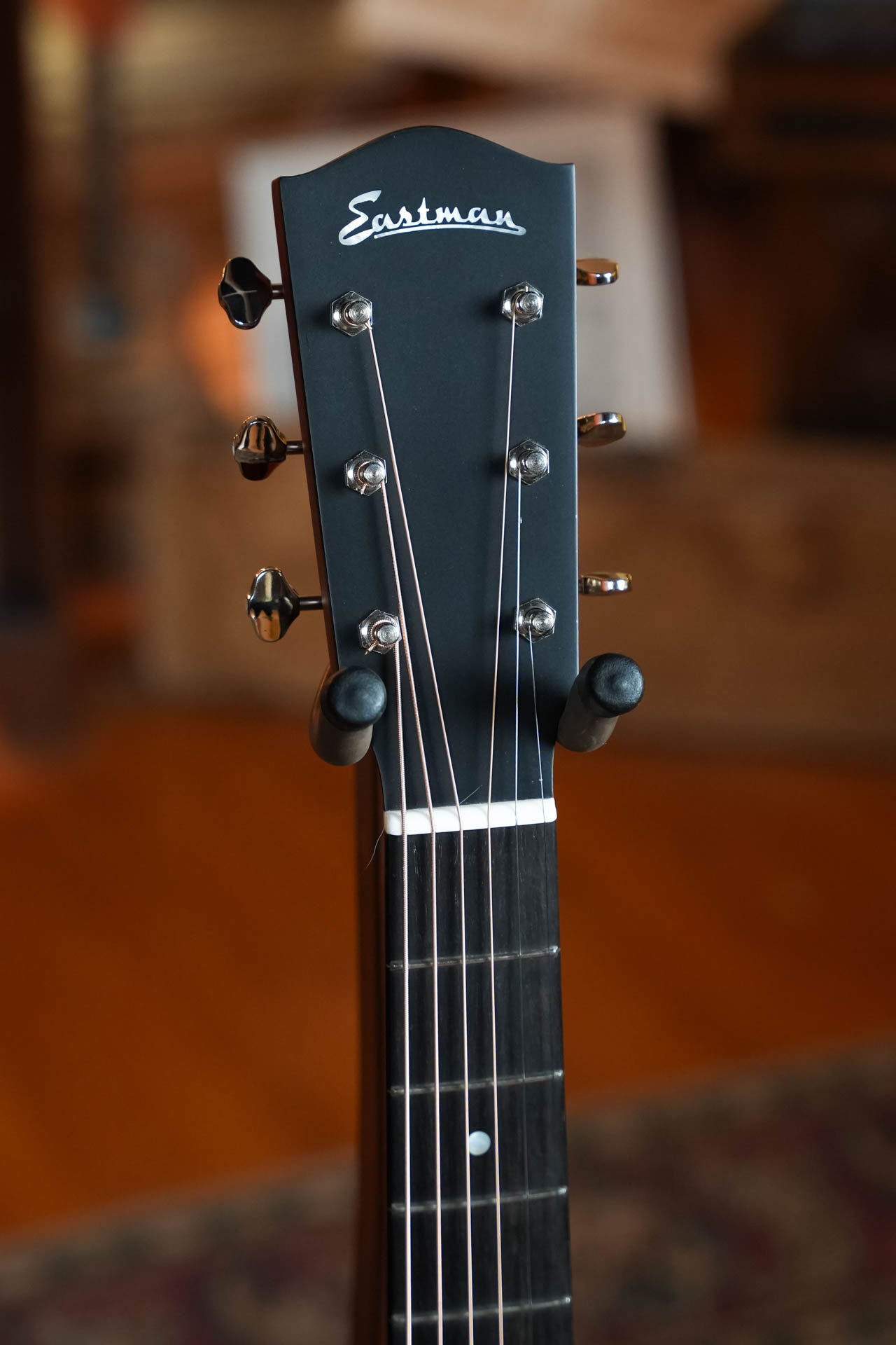 Eastman E1SS-DLX-SB Sitka/Sapele Sunburst Slope Shoulder Dreadnought Guitar w/Fishman Pickup #3740