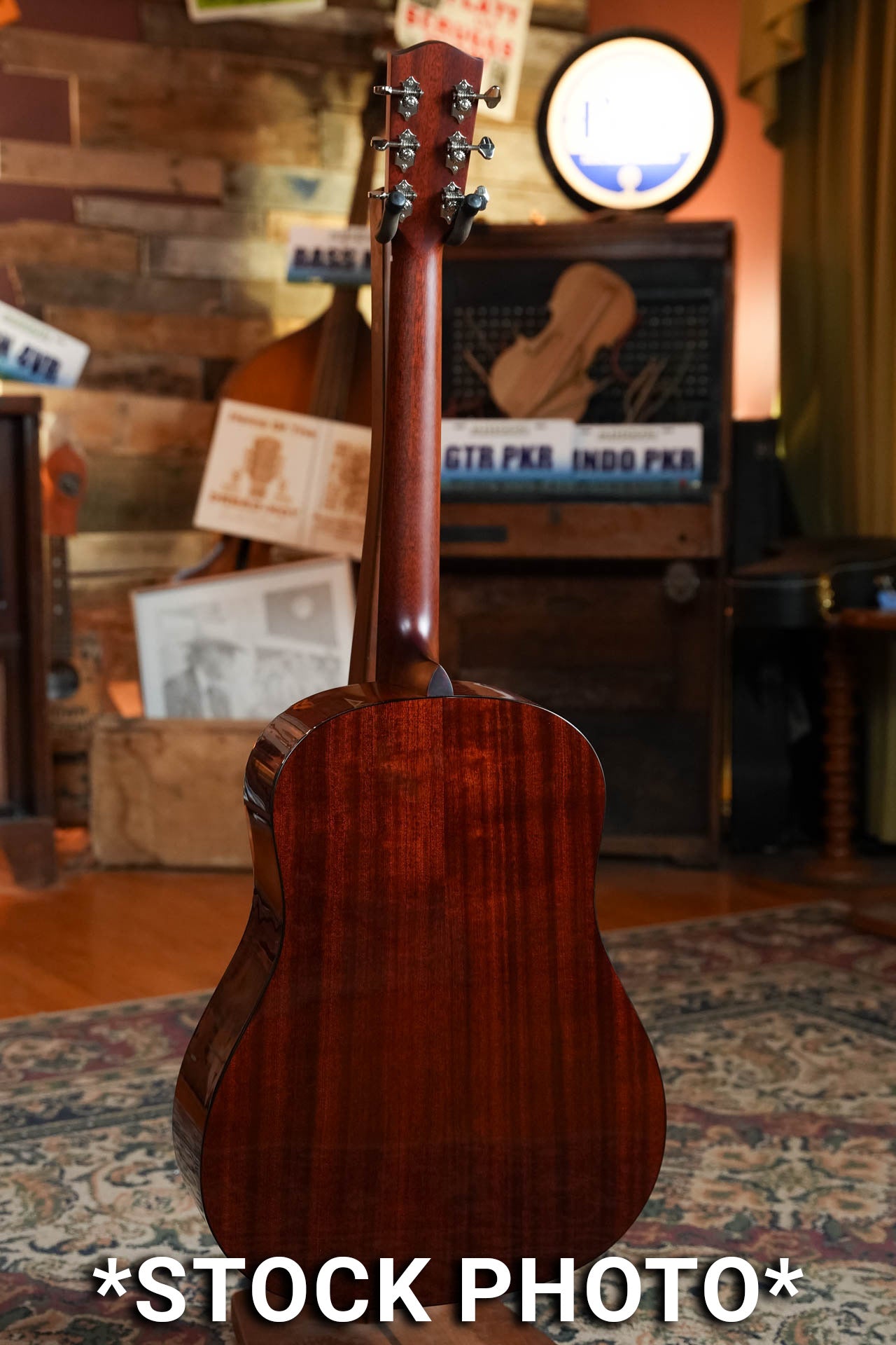 *Pre-Order Deposit ONLY* Eastman E1SS-DLX-SB Sitka/Sapele Sunburst Slope Shoulder Dreadnought Guitar w/Fishman Pickup