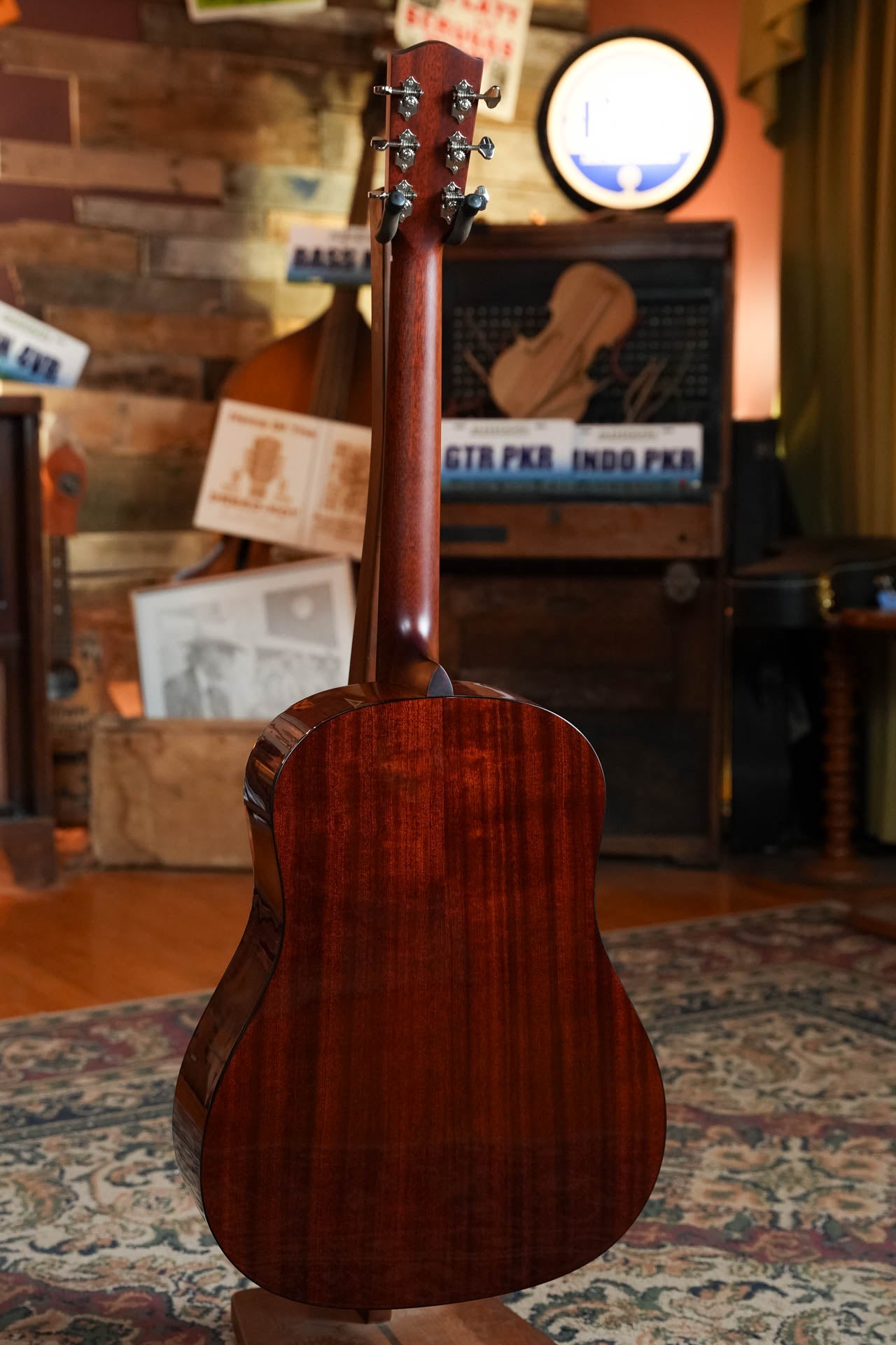 Eastman E1SS-DLX-SB Sitka/Sapele Sunburst Slope Shoulder Dreadnought Guitar w/Fishman Pickup #3740