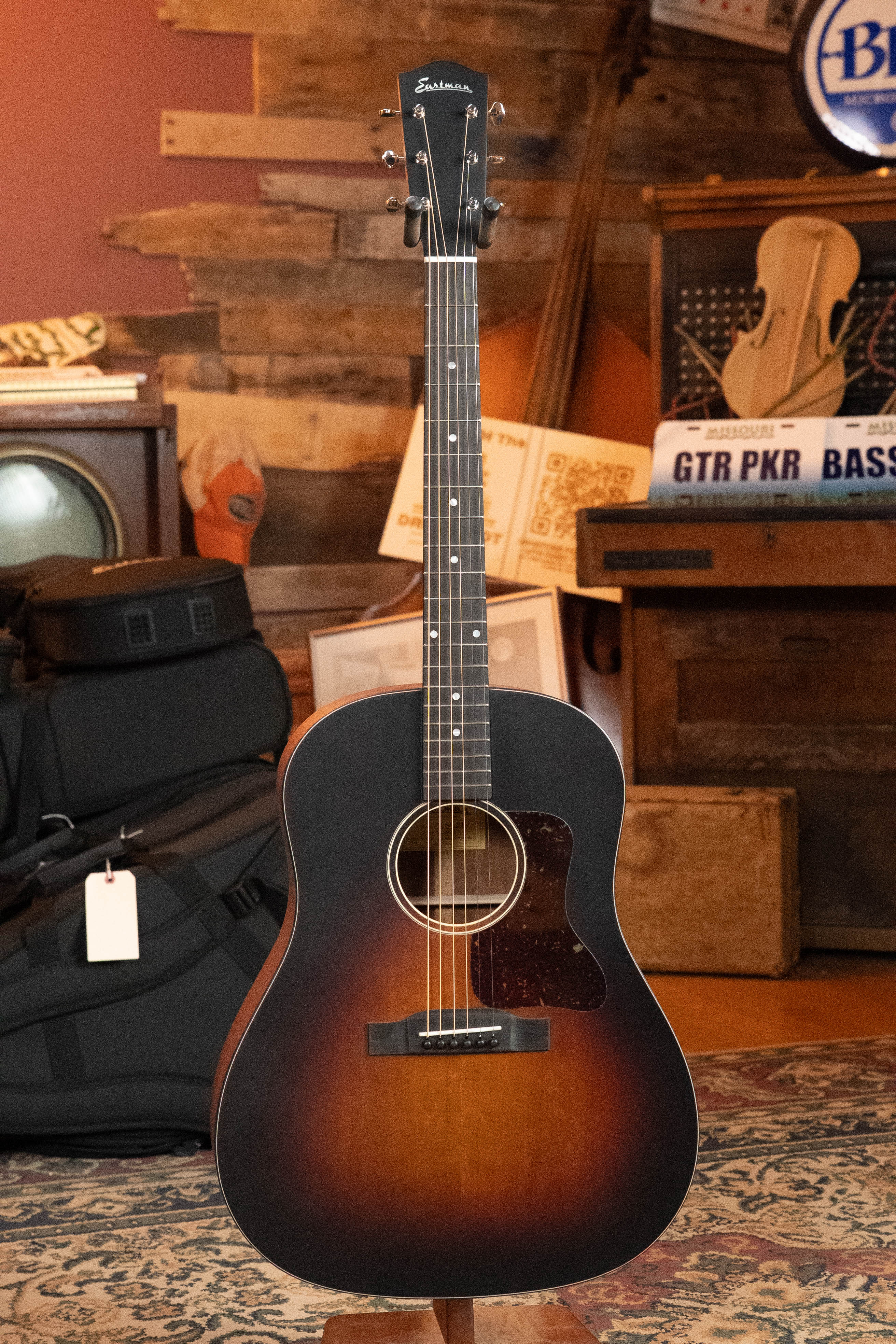 Eastman E1SS-SB Sitka/Sapele Sunburst Slope Shoulder Dreadnought Acoustic Guitar #4996