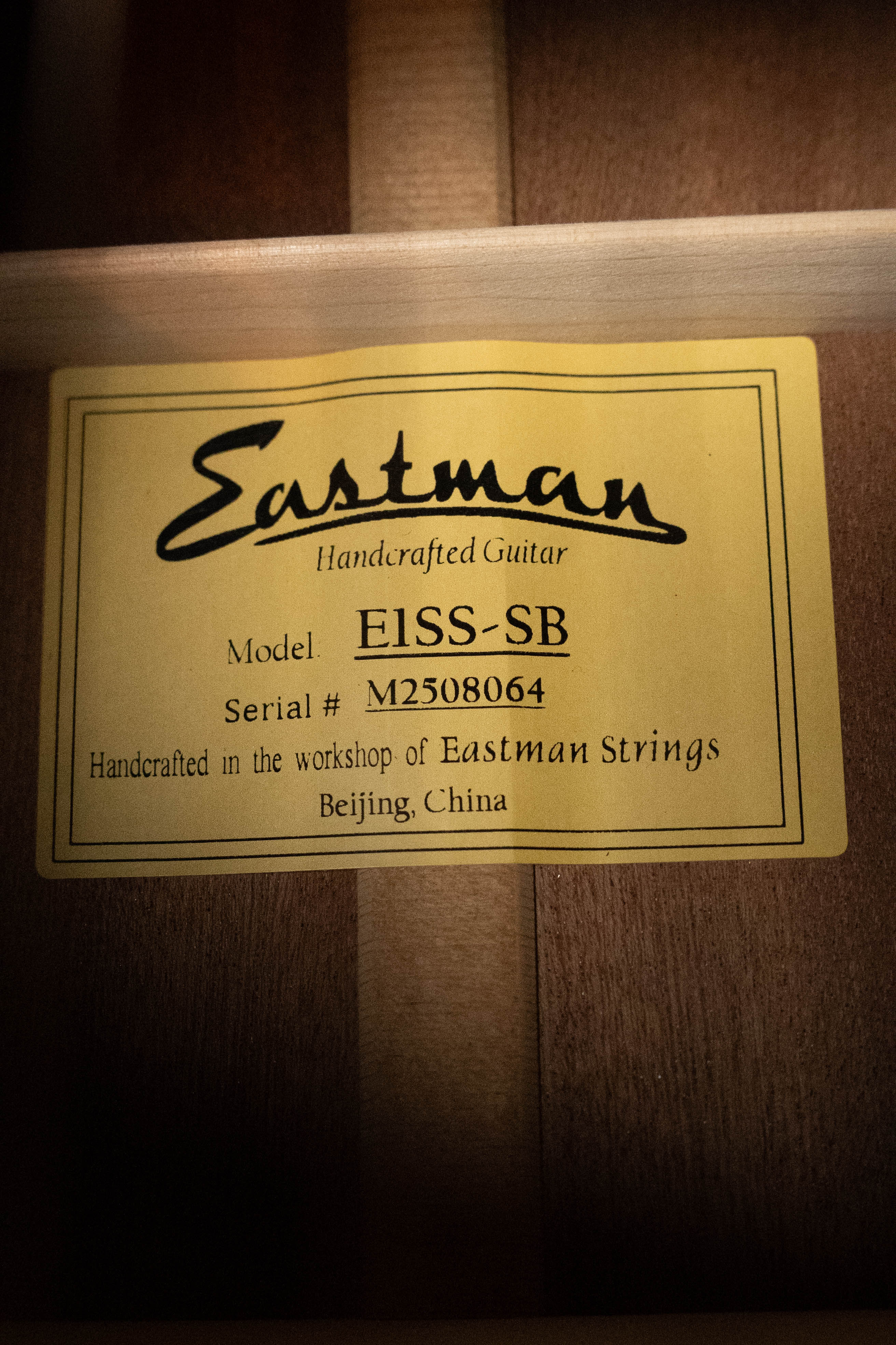 Eastman E1SS-SB Sitka/Sapele Sunburst Slope Shoulder Dreadnought Acoustic Guitar #8064