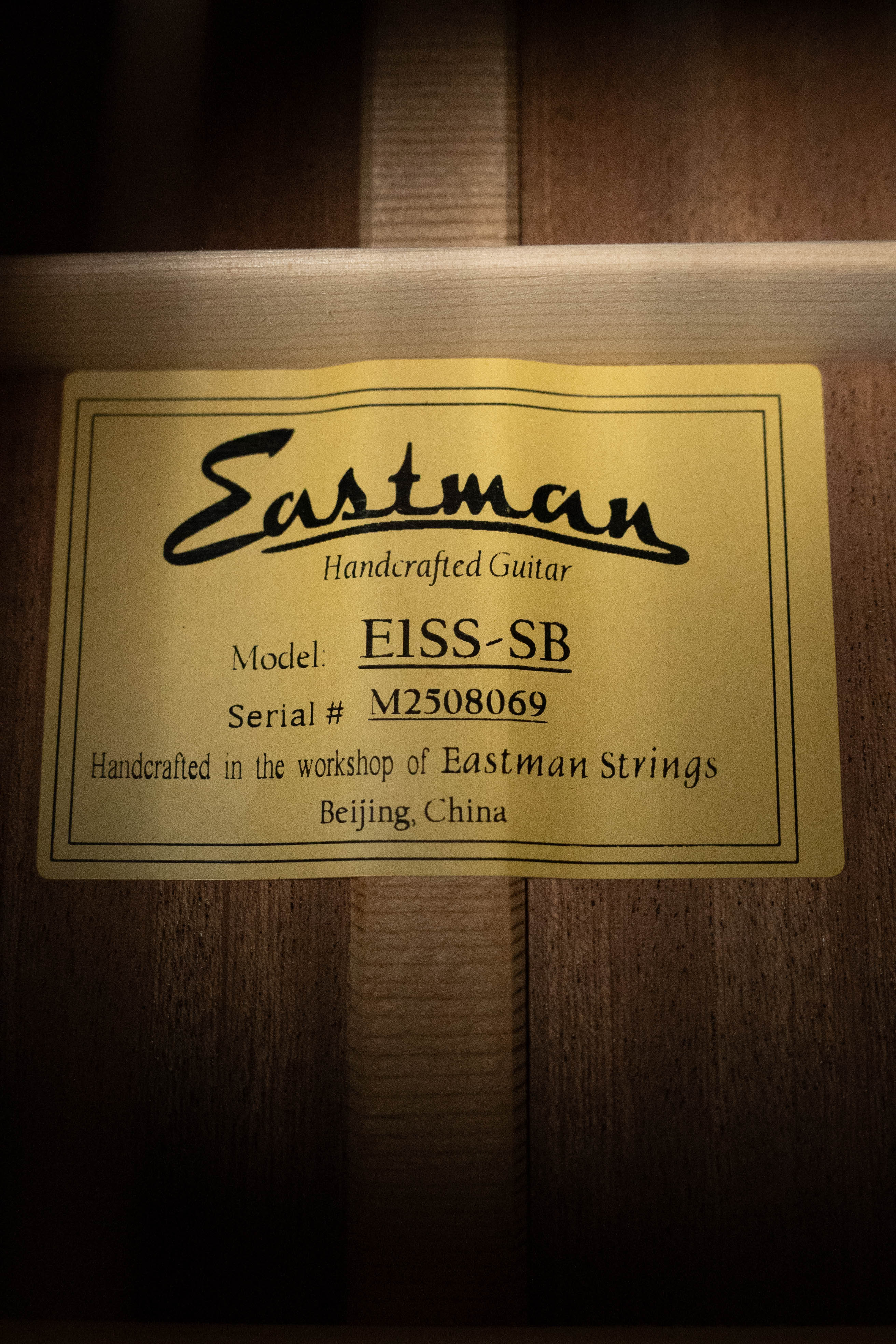 Eastman E1SS-SB Sitka/Sapele Sunburst Slope Shoulder Dreadnought Acoustic Guitar #8069