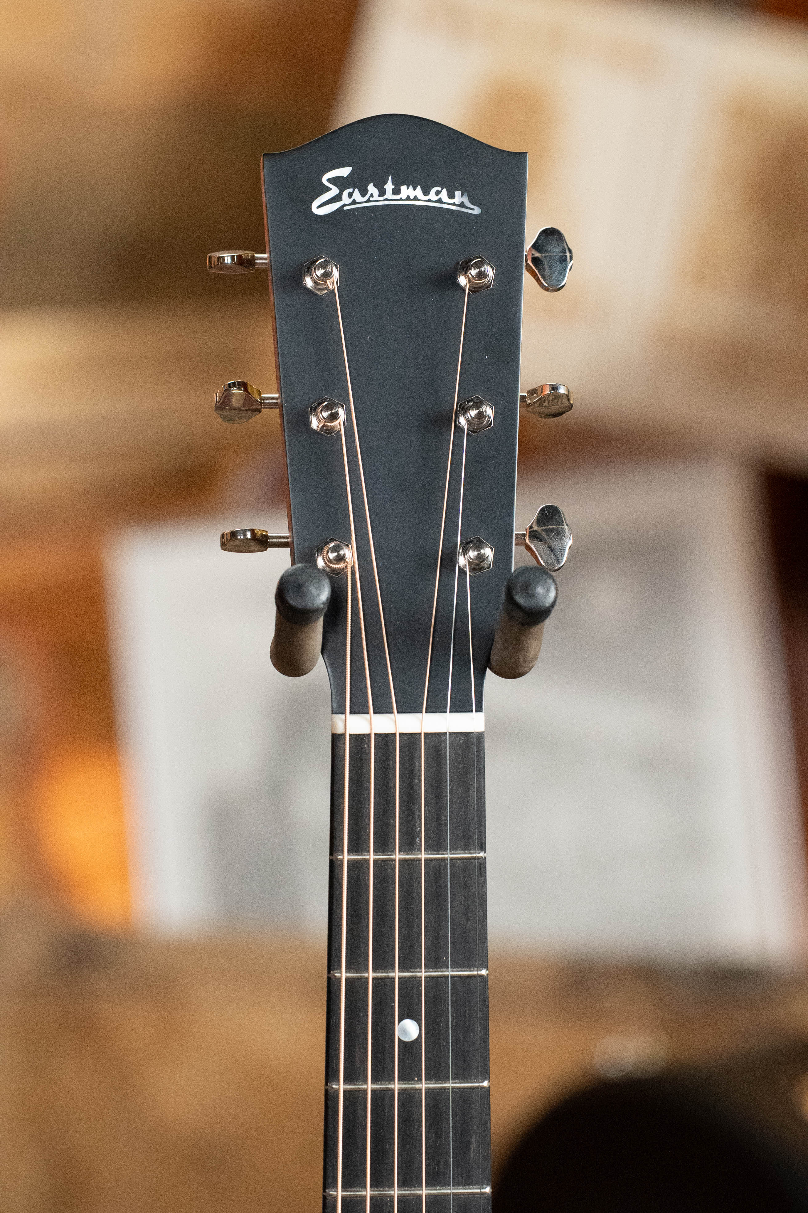 Eastman E1SS-SB Sitka/Sapele Sunburst Slope Shoulder Dreadnought Acoustic Guitar #8069