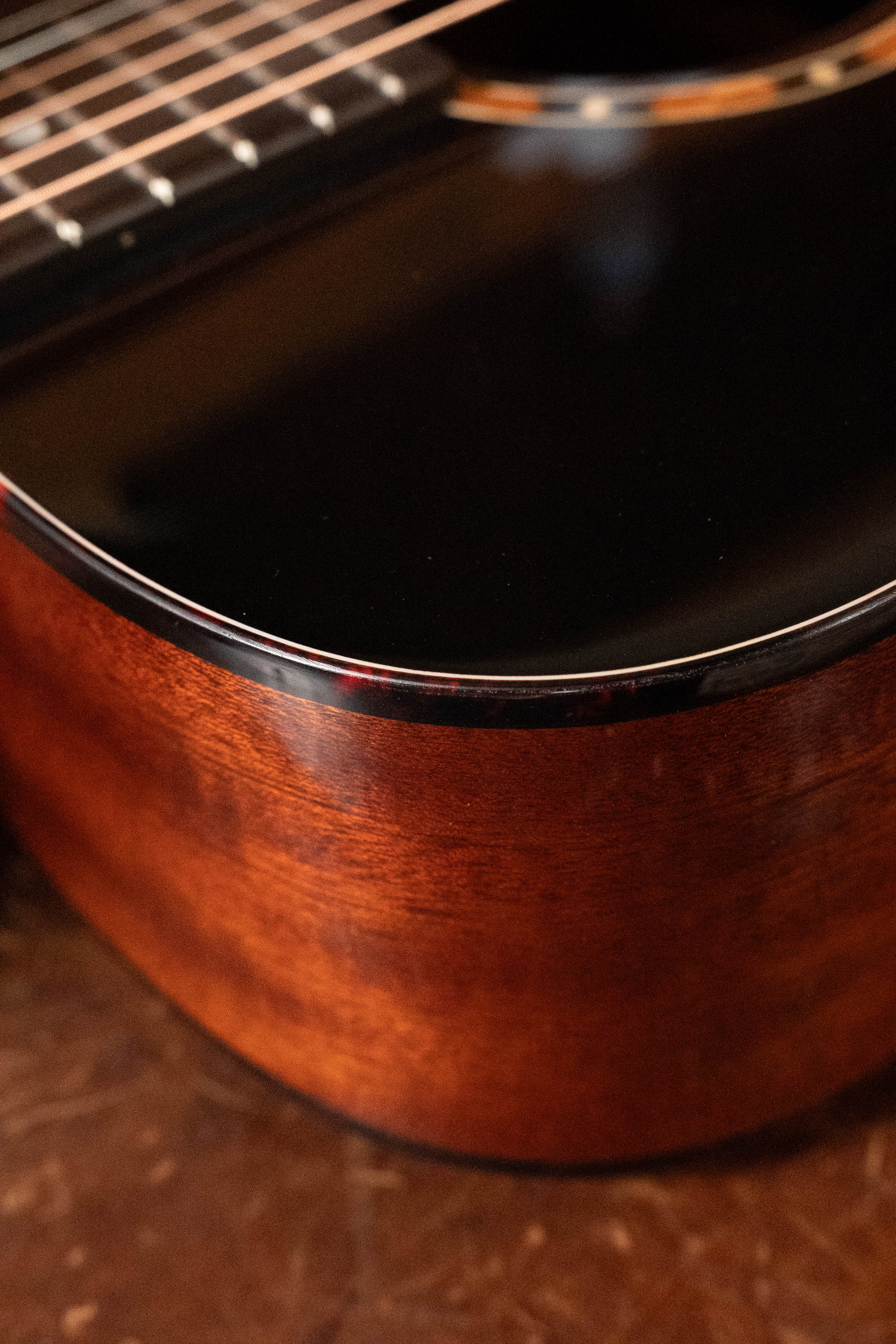 Eastman E2D-DLX-SB Cedar/Sapele Sunburst Dreadnought Guitar w/Fishman Pickup #5778