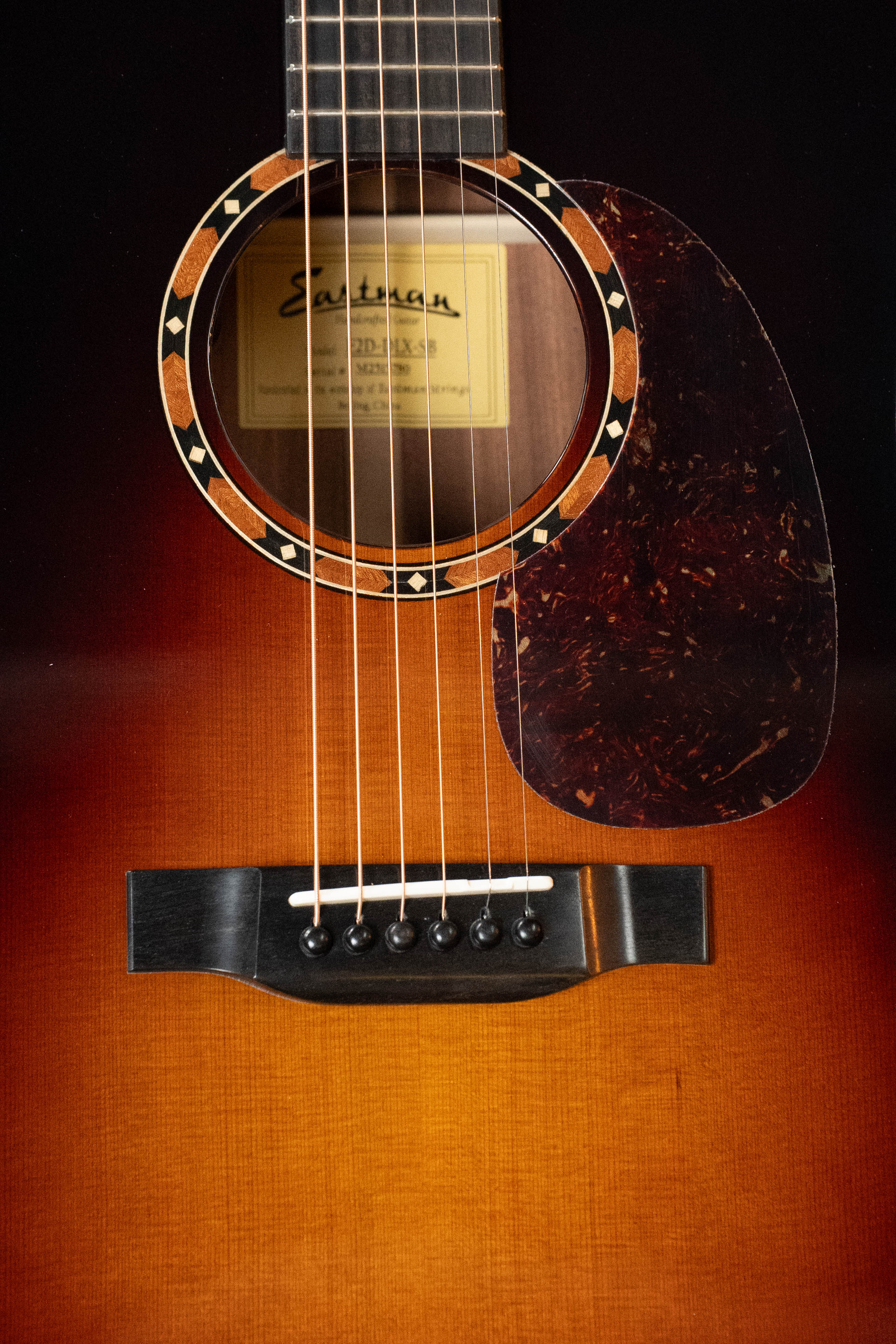 Eastman E2D-DLX-SB Cedar/Sapele Sunburst Dreadnought Guitar w/Fishman Pickup #5780