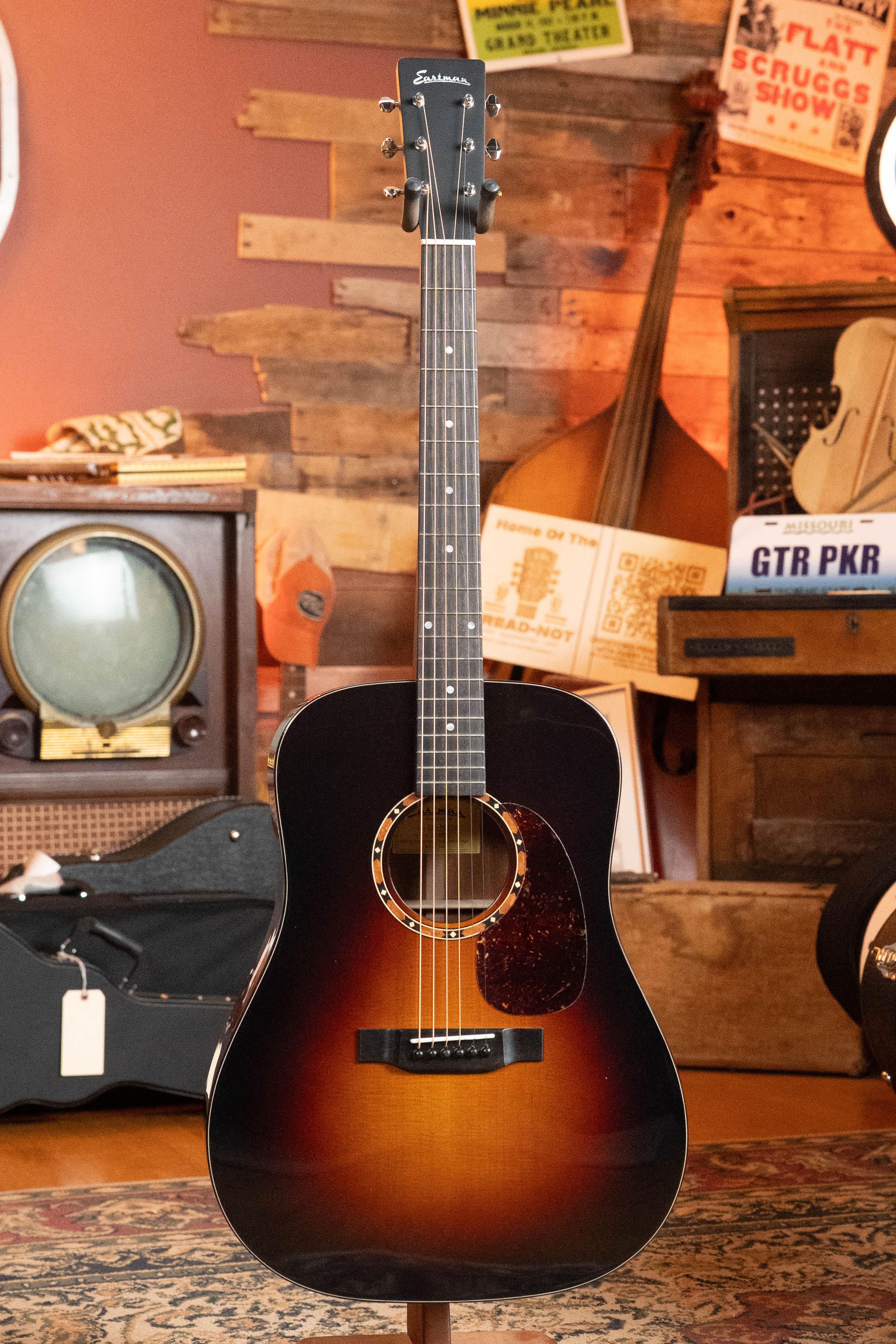 Eastman E2D-DLX-SB Cedar/Sapele Sunburst Dreadnought Guitar w/Fishman Pickup #5780