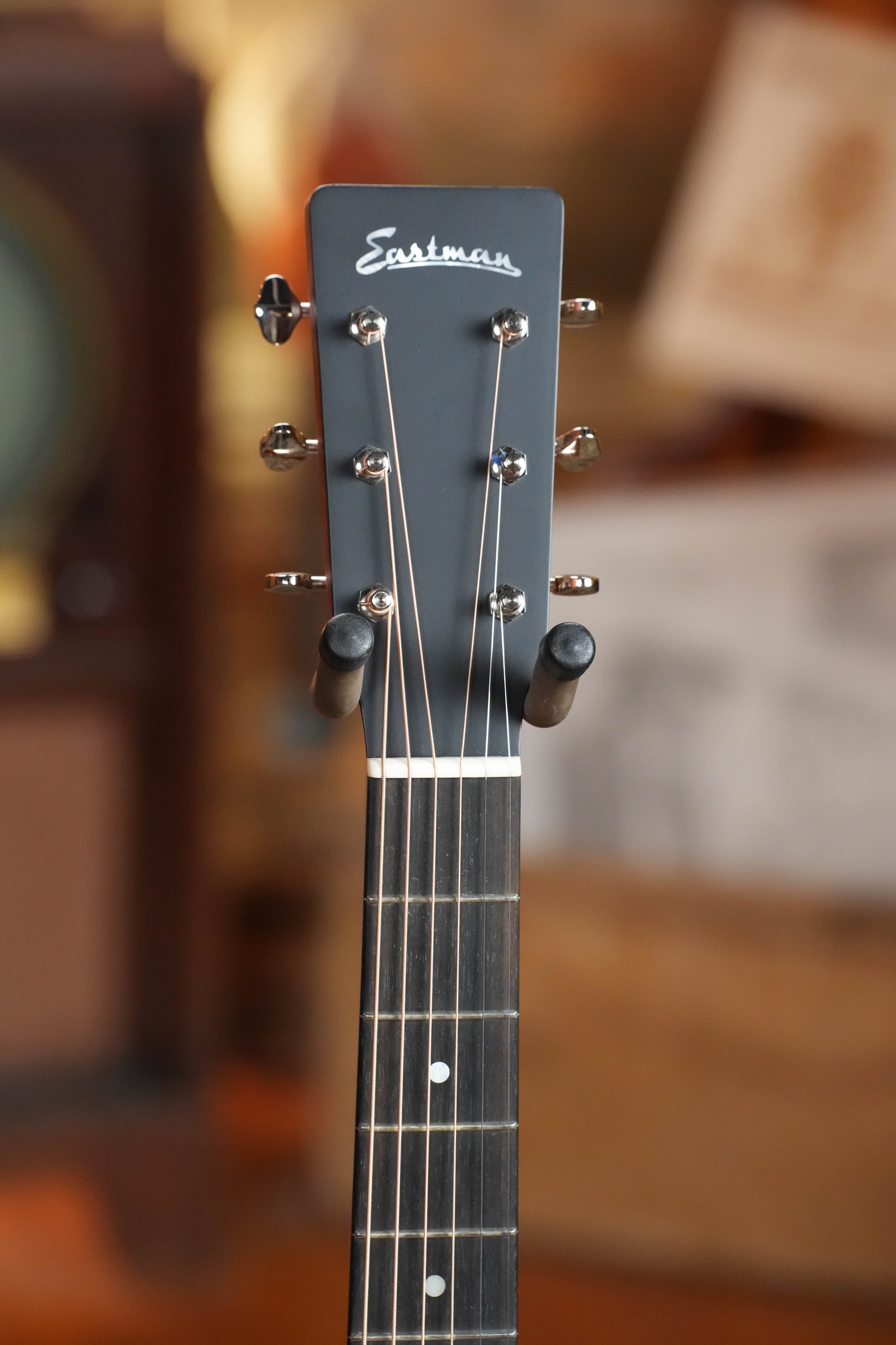 Eastman E2D-DLX-SB Cedar/Sapele Sunburst Dreadnought Guitar w/Fishman Pickup #5889