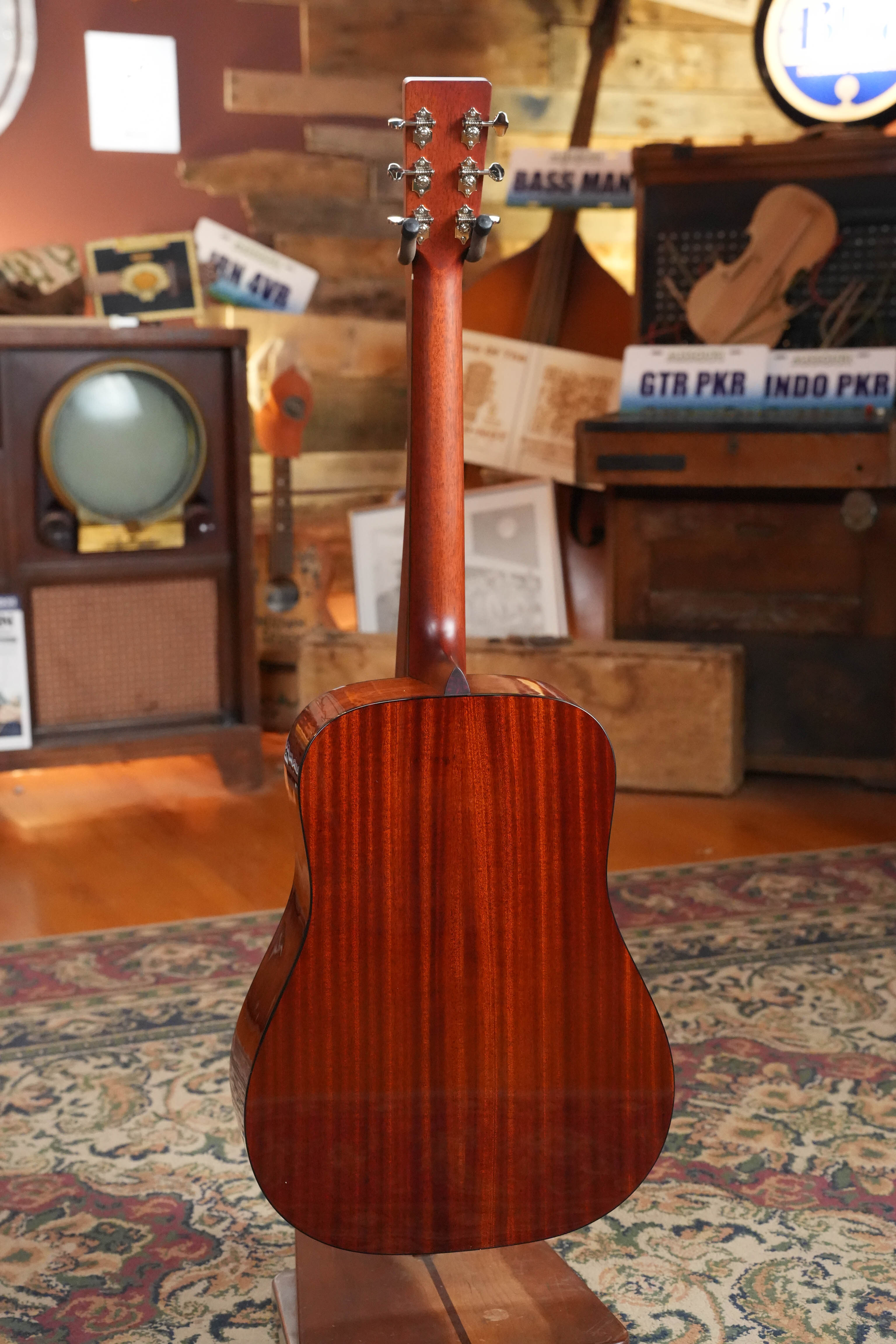 Eastman E2D-DLX-SB Cedar/Sapele Sunburst Dreadnought Guitar w/Fishman Pickup #5889